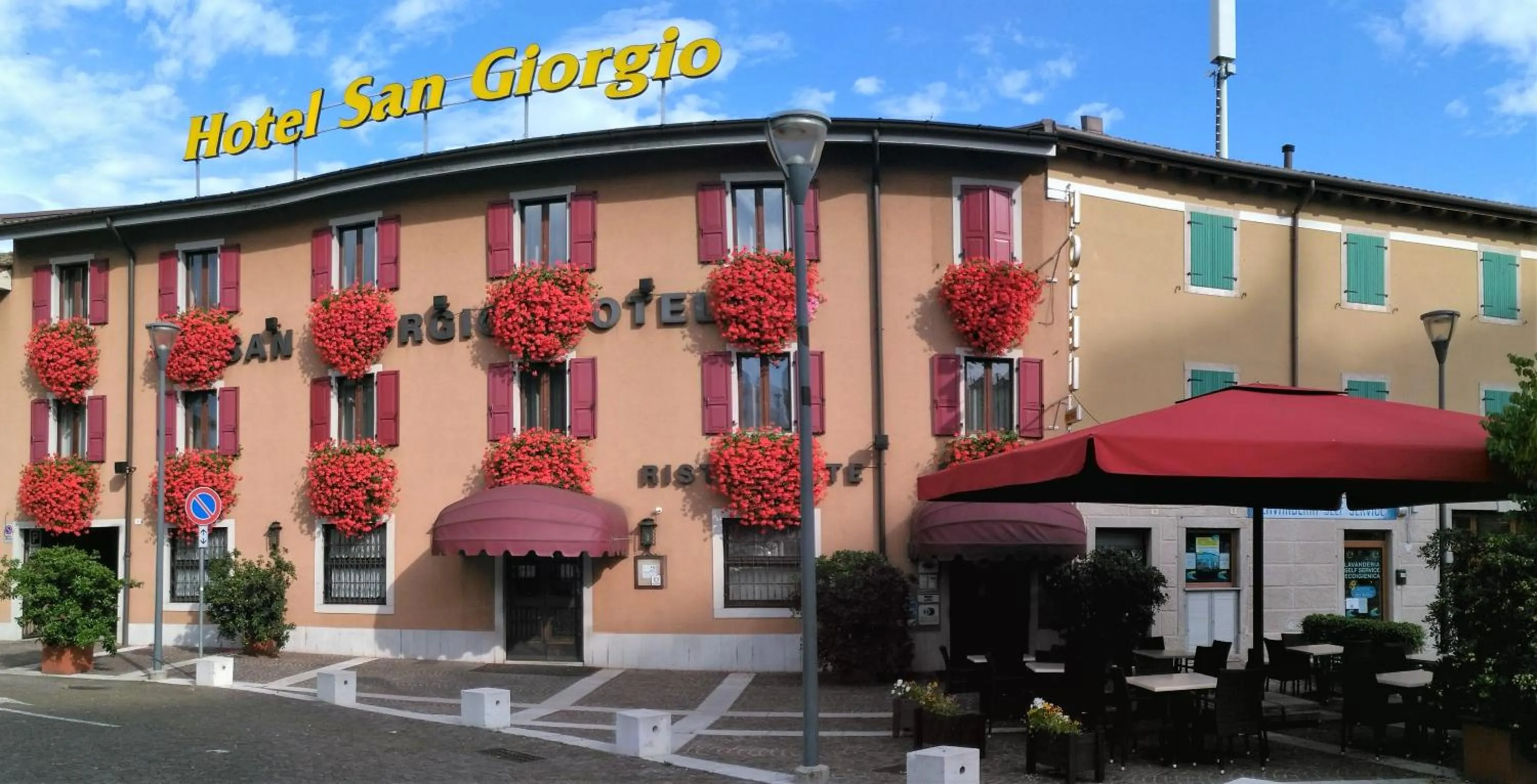 Facade/entrance in Hotel San Giorgio