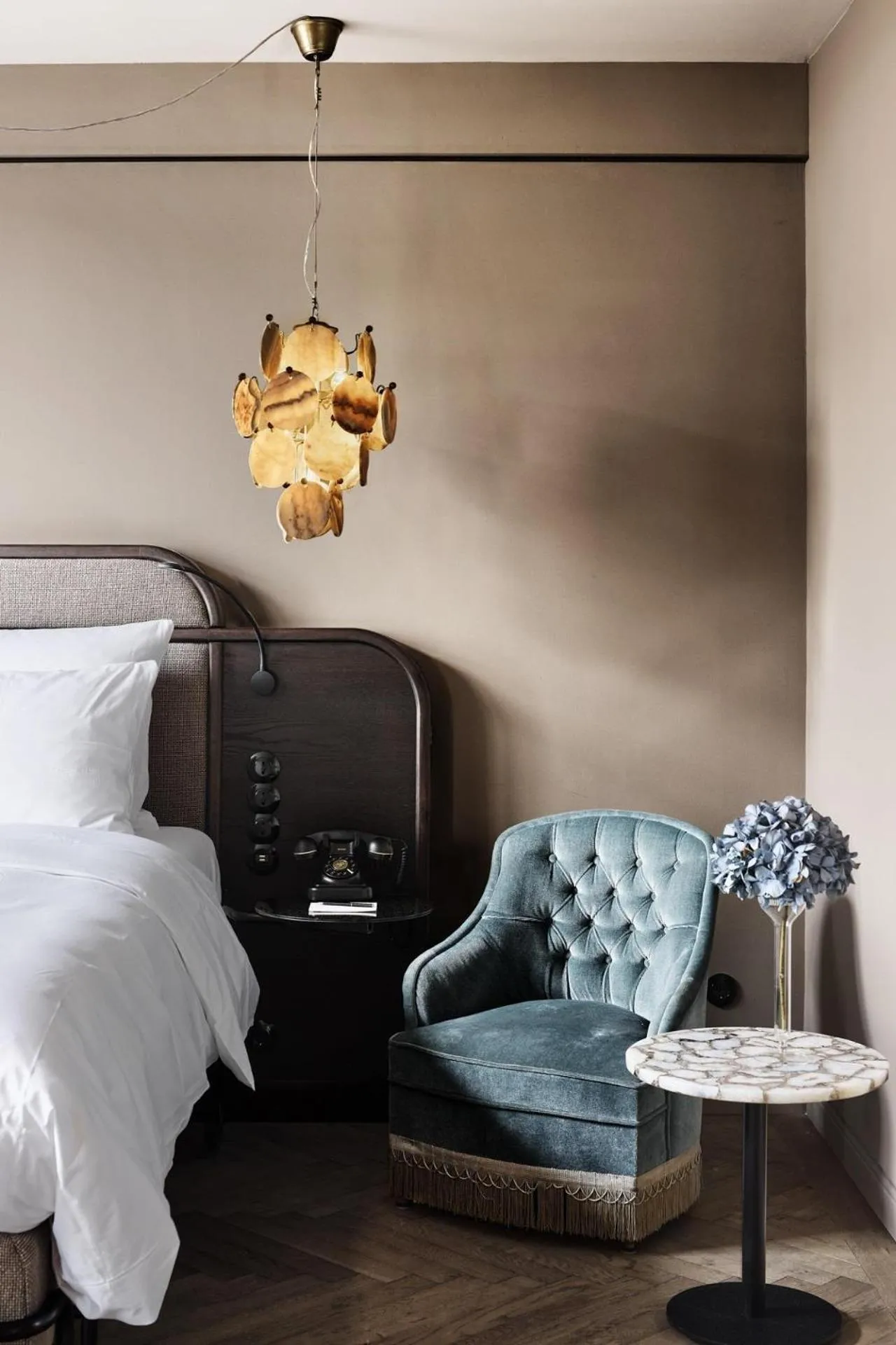 Photo of the whole room, Bed in Telegraphenamt