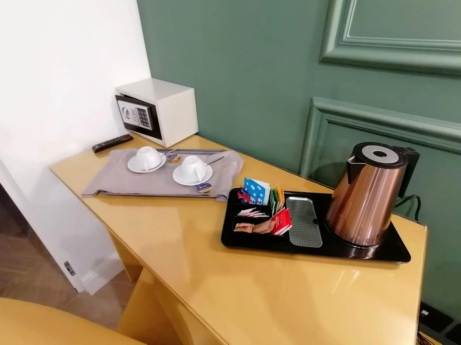 Coffee/tea facilities in Hotel XBusiness