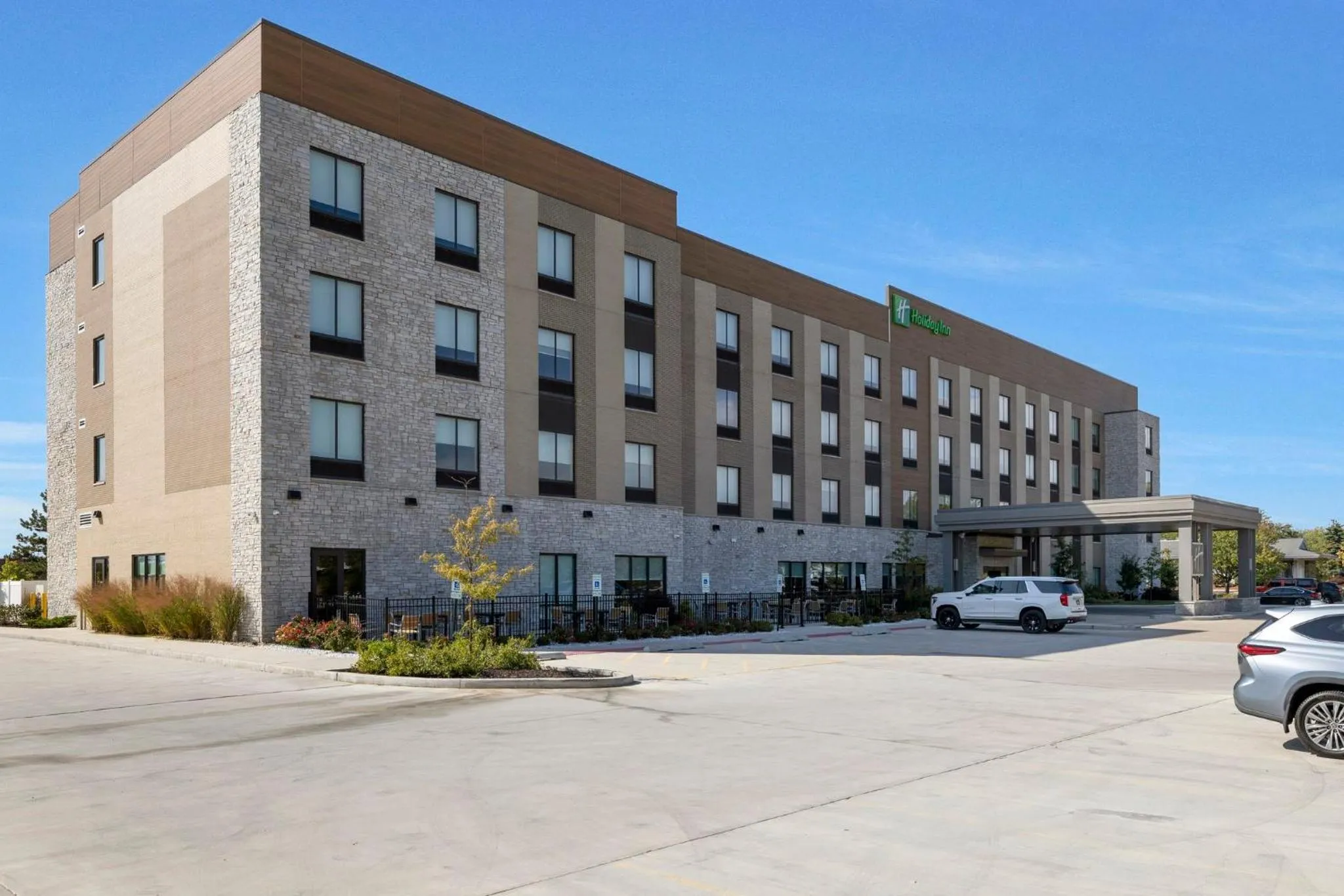 Property building in Holiday Inn - Chicago - Tinley Park by IHG