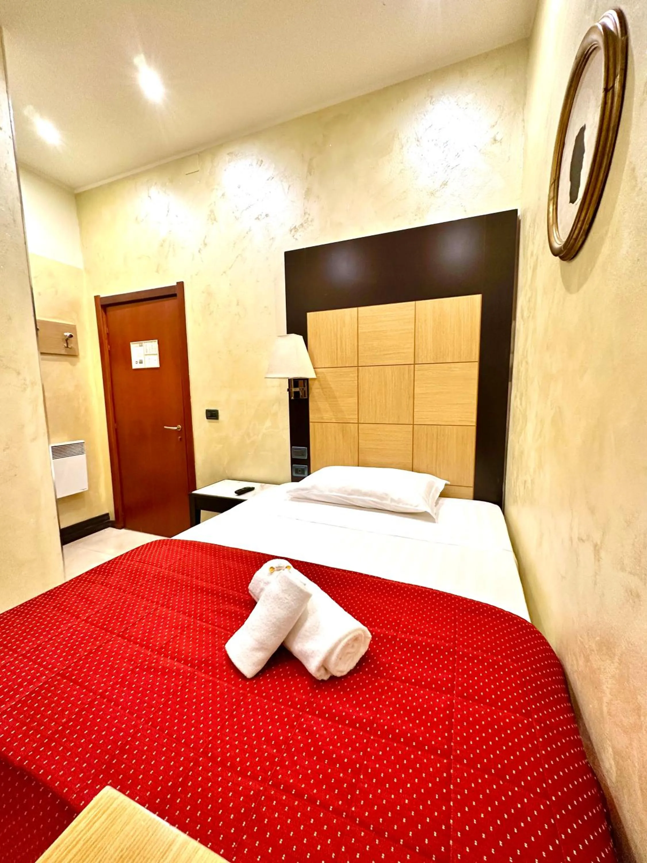 Bedroom, Bed in Hotel Fiorella Milano