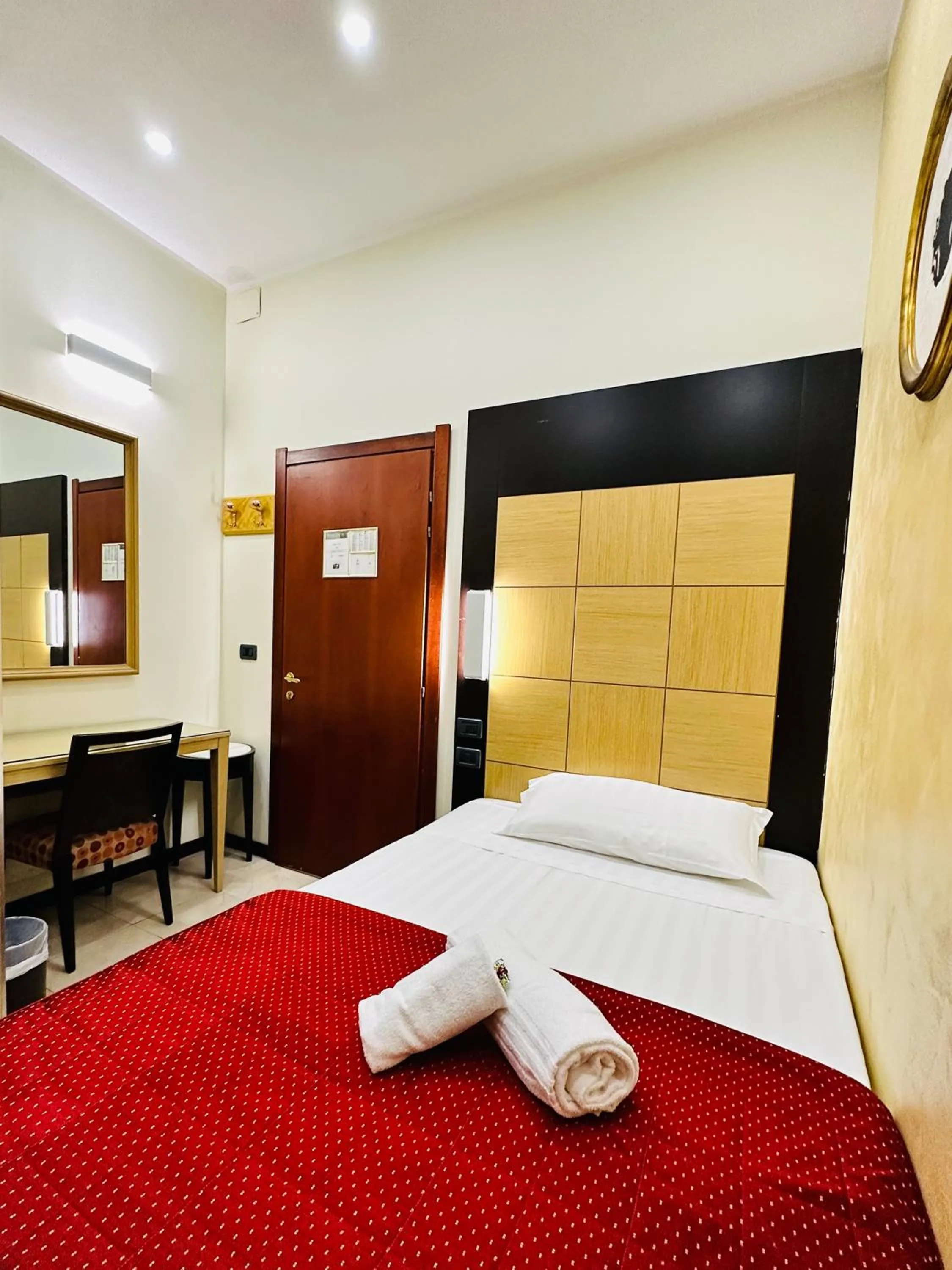 Bedroom, Bed in Hotel Fiorella Milano