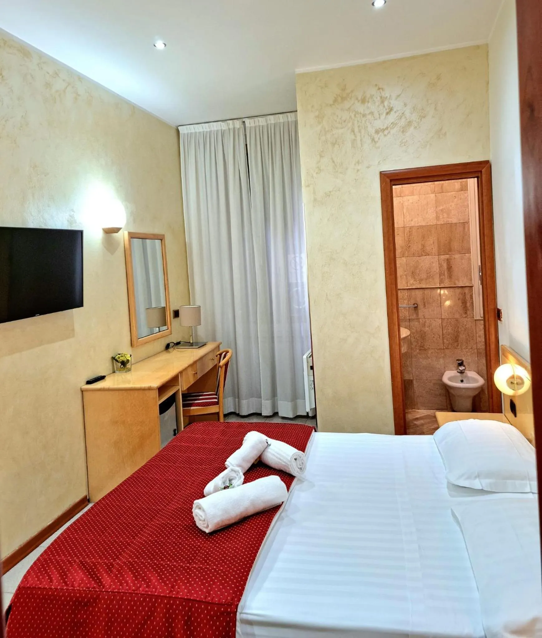 Bedroom, Bed in Hotel Fiorella Milano