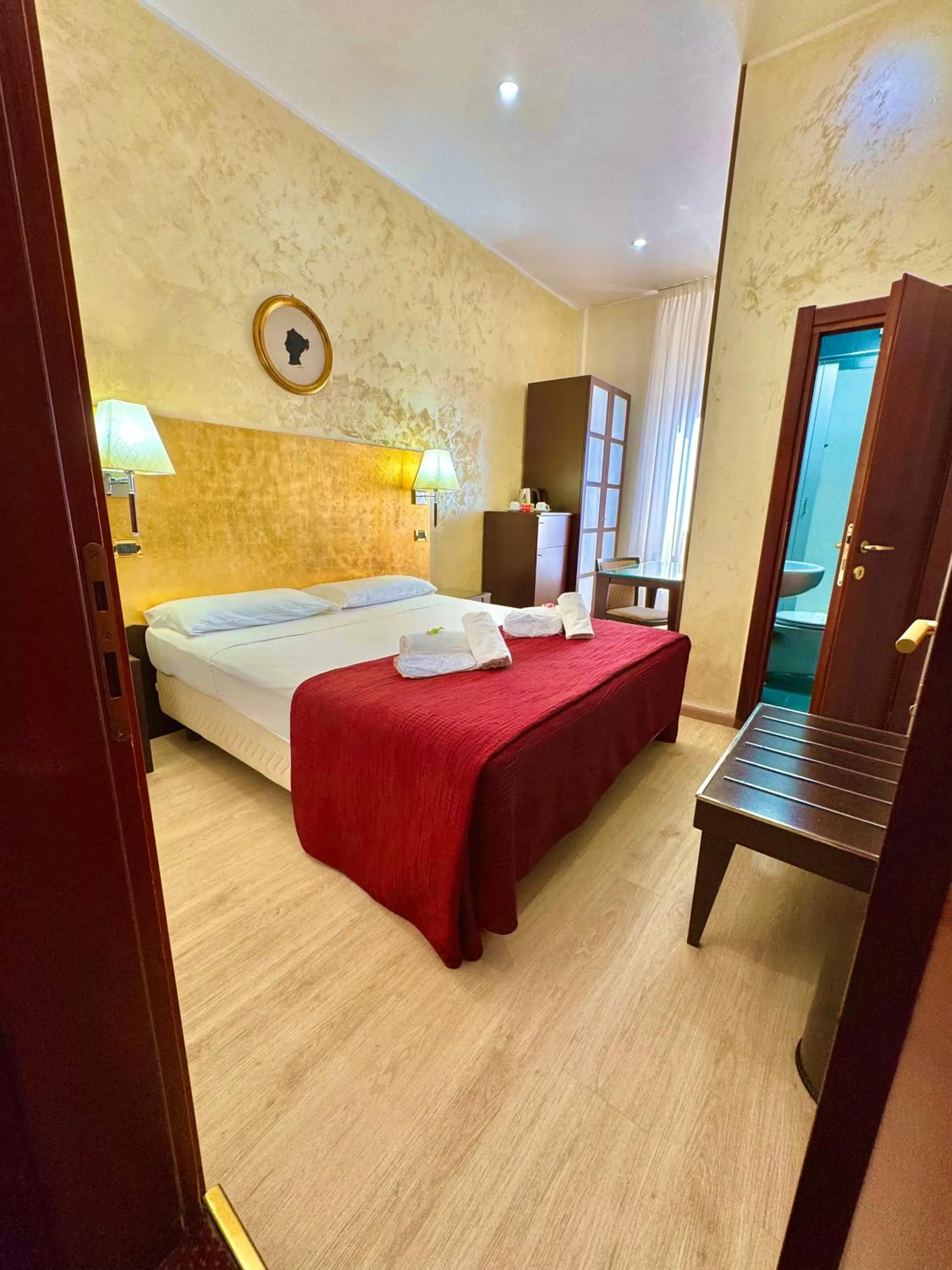 Bedroom, Bed in Hotel Fiorella Milano