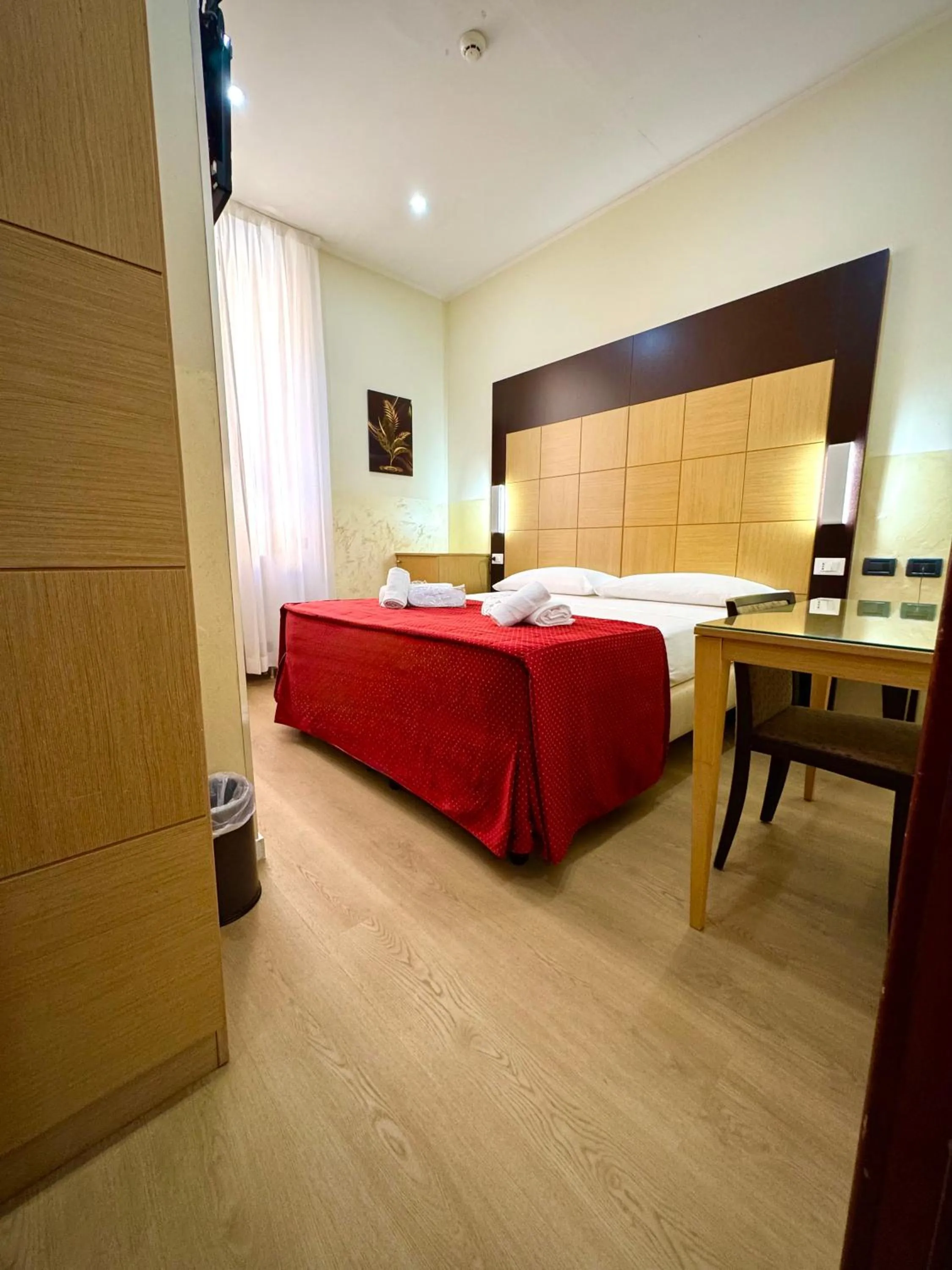 Bedroom, Bed in Hotel Fiorella Milano