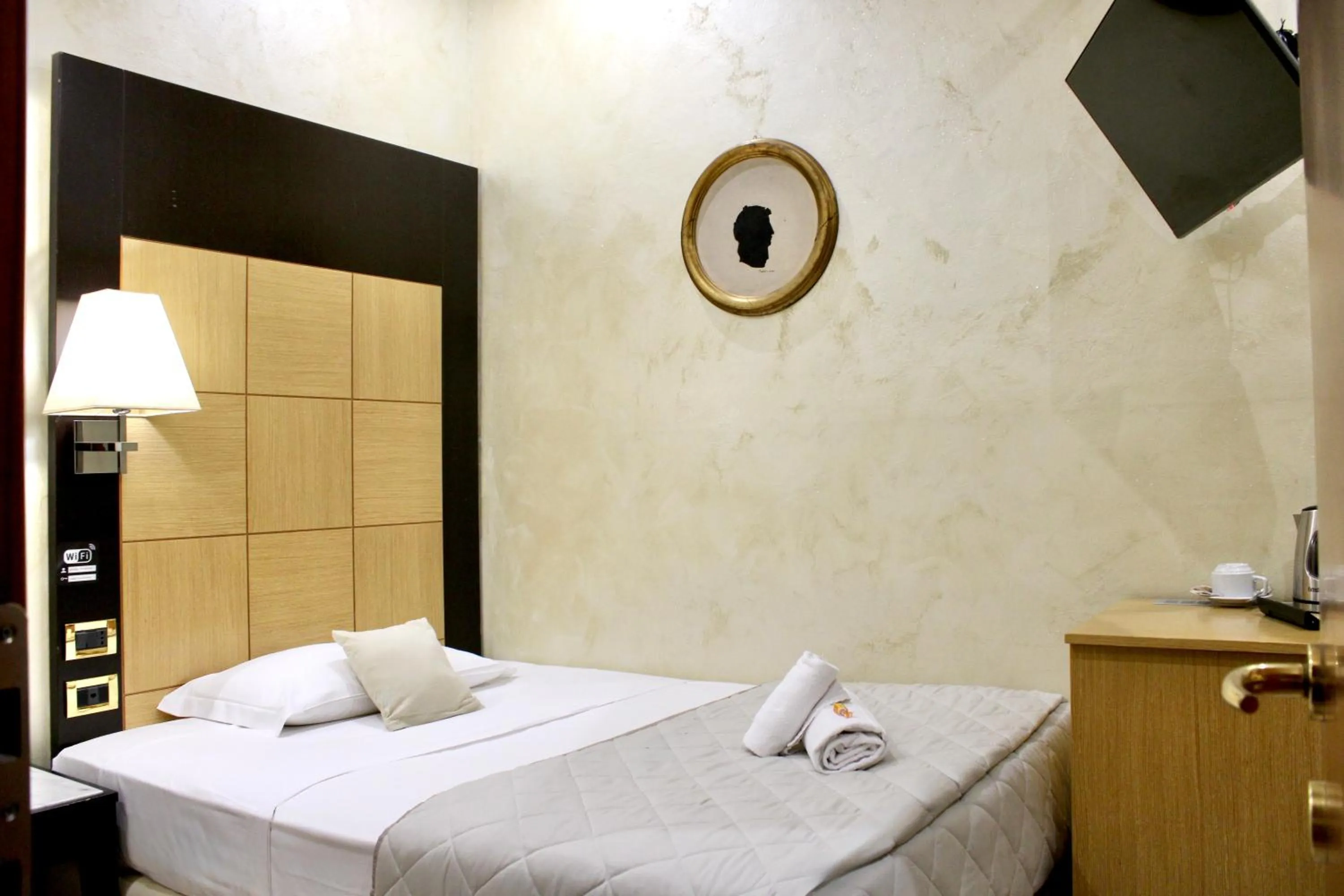Bedroom, Bed in Hotel Fiorella Milano