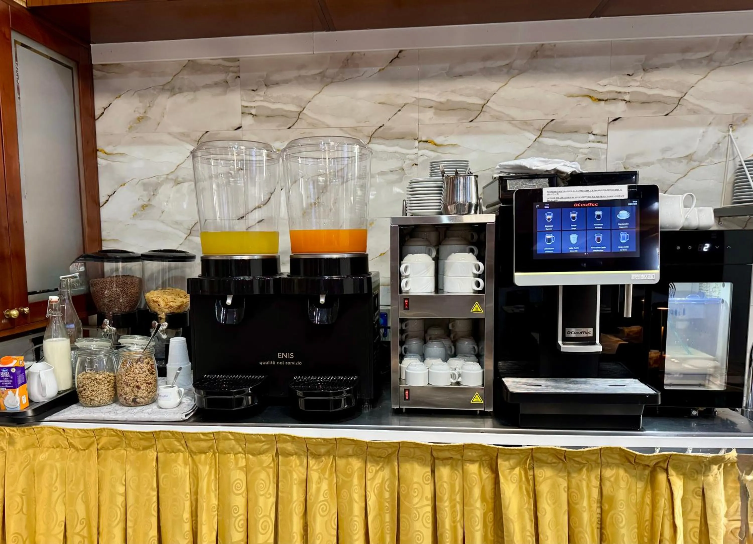 Food and drinks in Hotel Fiorella Milano