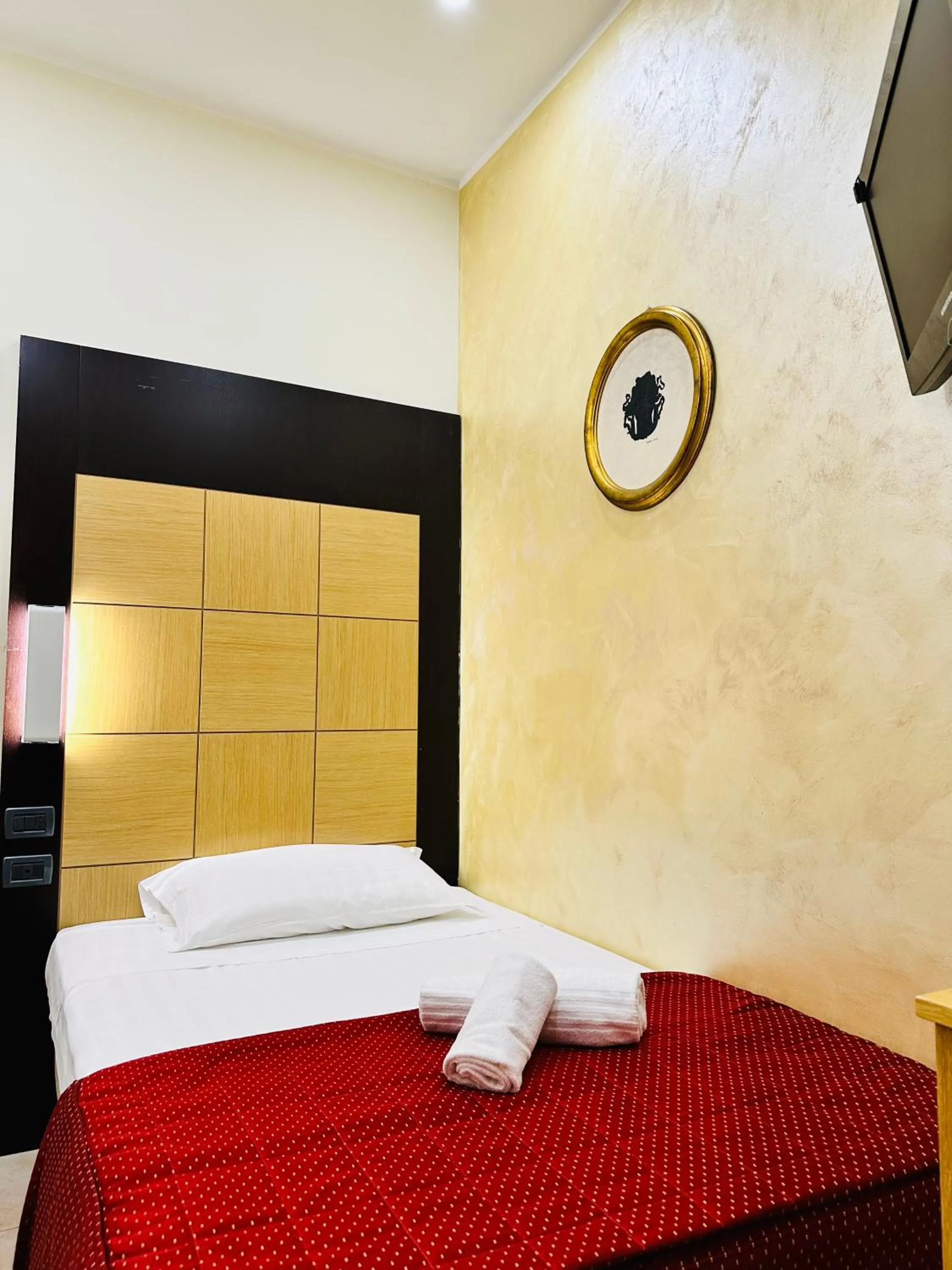 Bedroom, Bed in Hotel Fiorella Milano