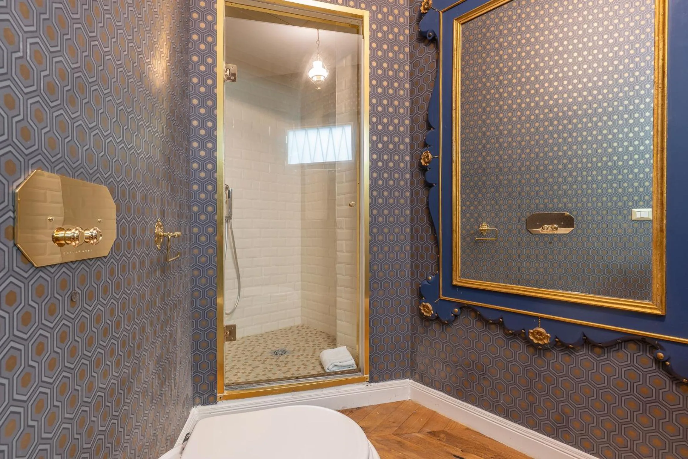 Shower in Duomo Smart Suites