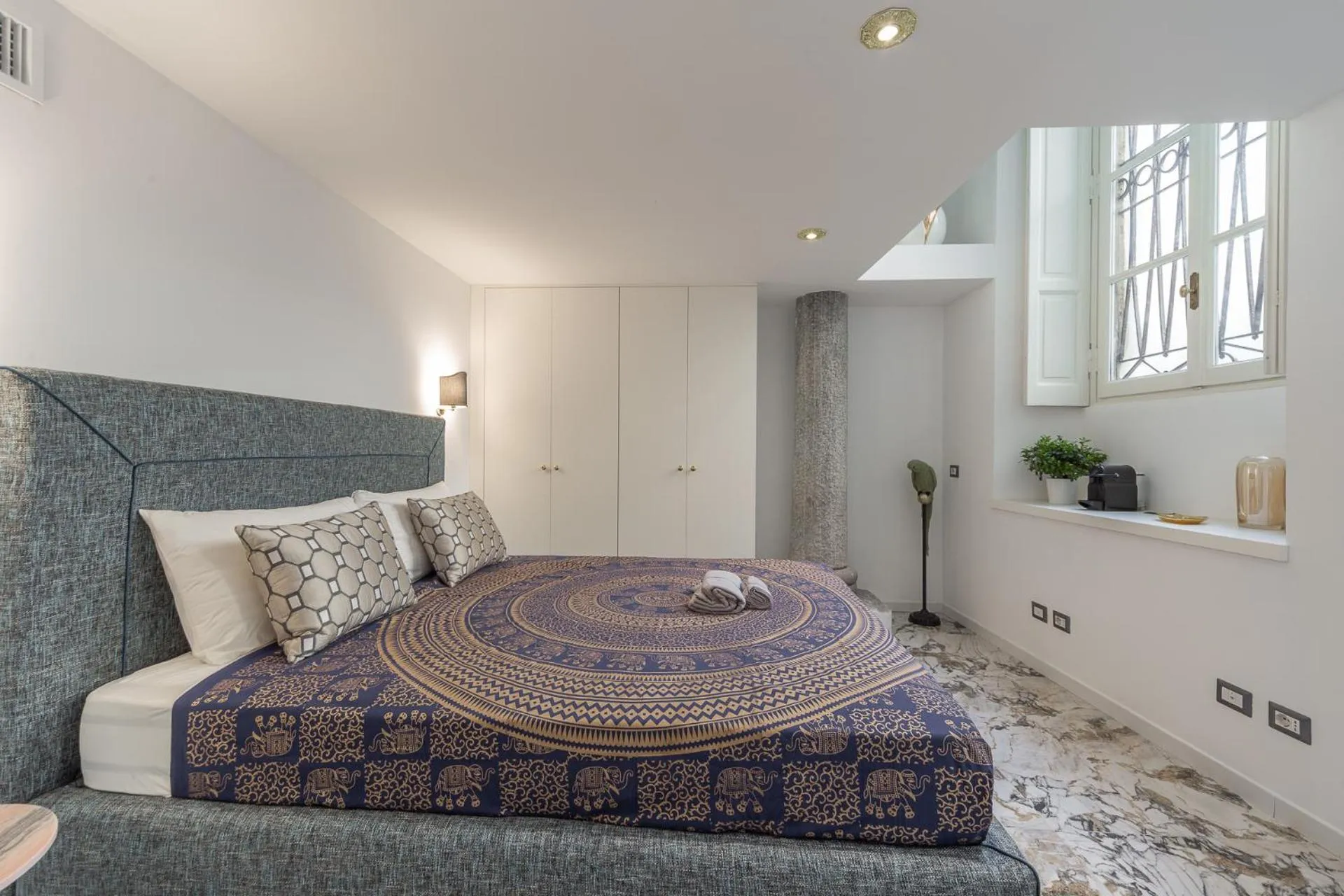 Bed in Duomo Smart Suites