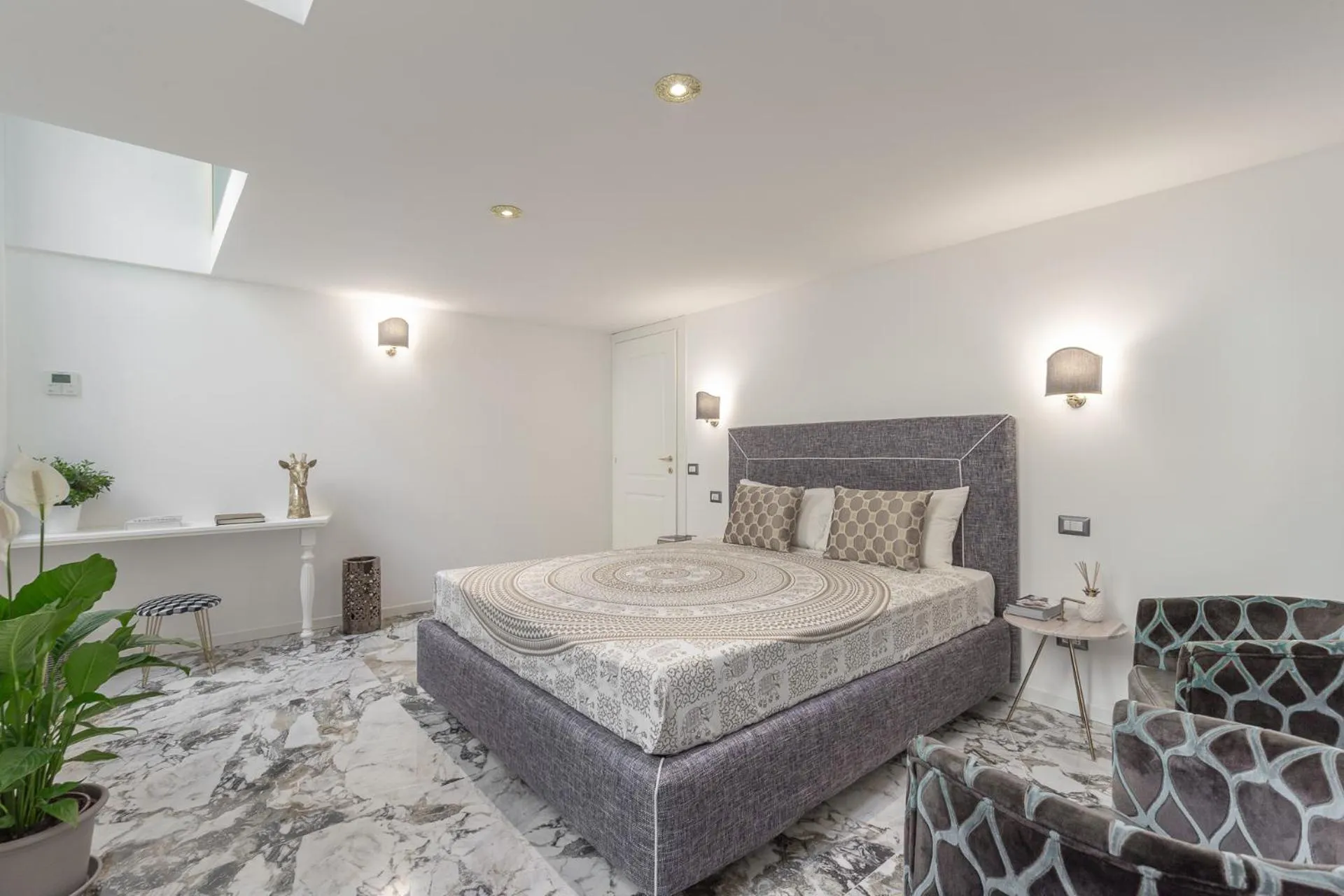 Photo of the whole room, Bed in Duomo Smart Suites