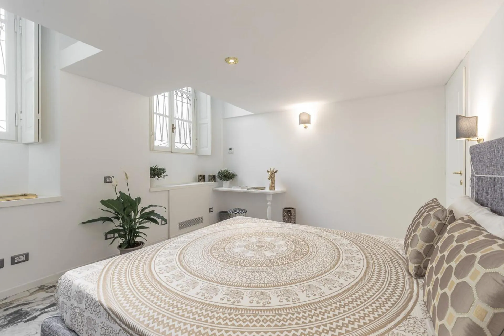 Bed in Duomo Smart Suites