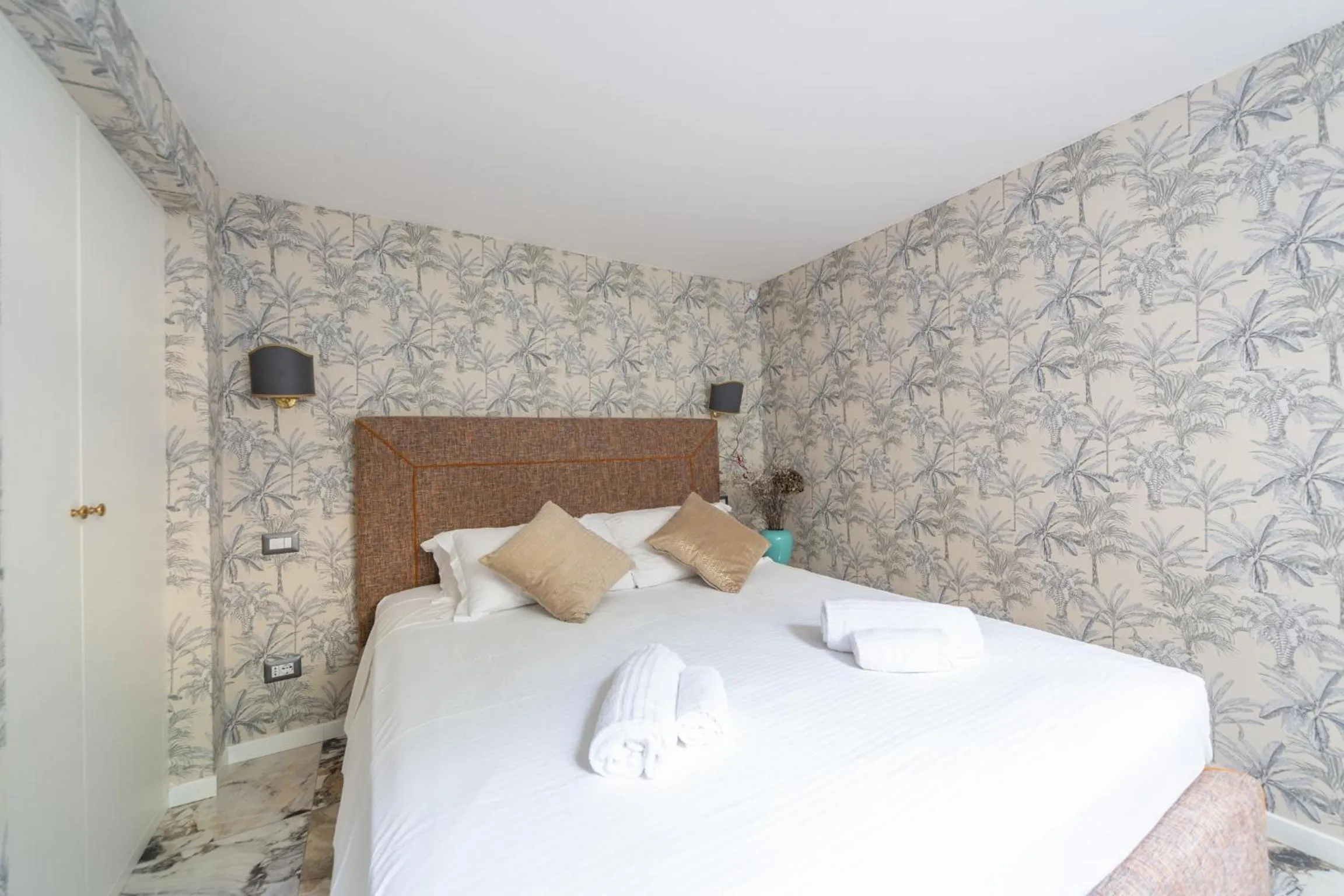 Bed in Duomo Smart Suites