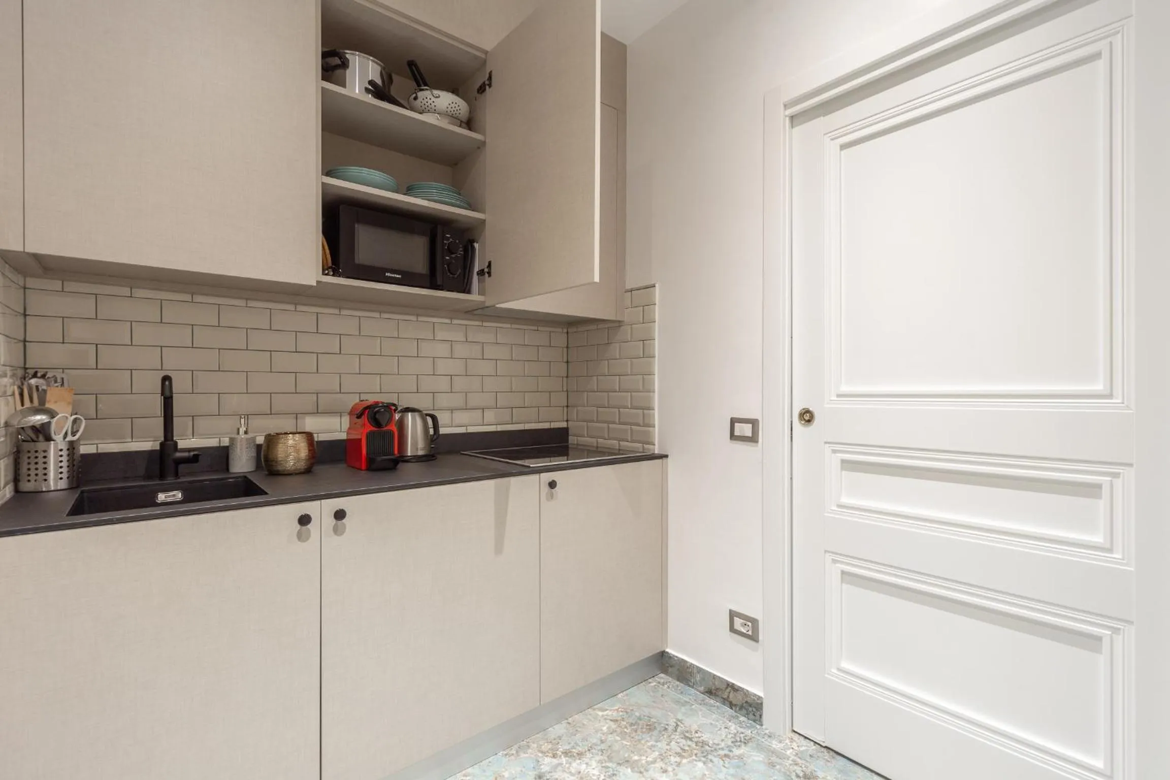 Coffee/tea facilities in Duomo Smart Suites