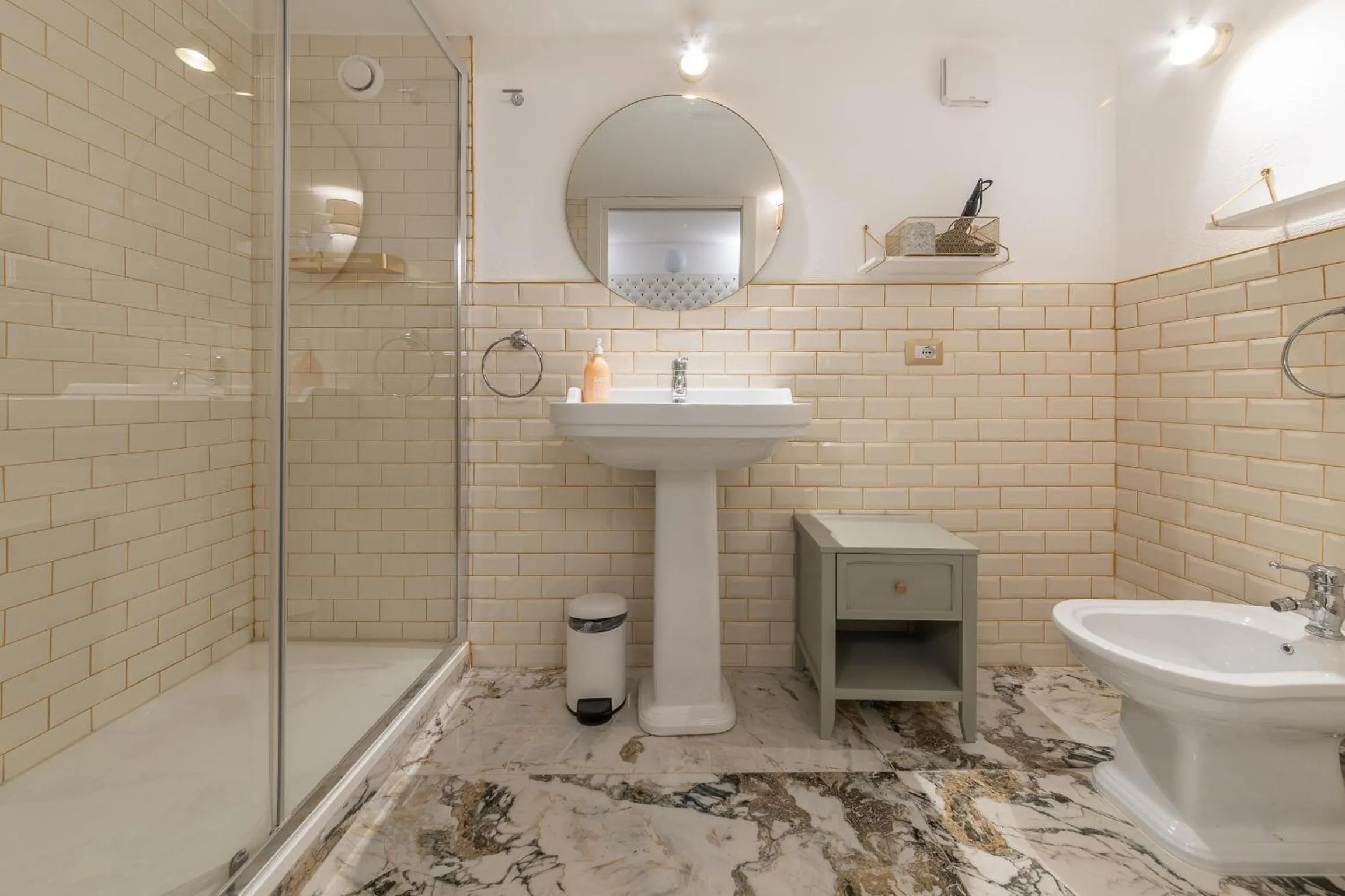 Shower in Duomo Smart Suites