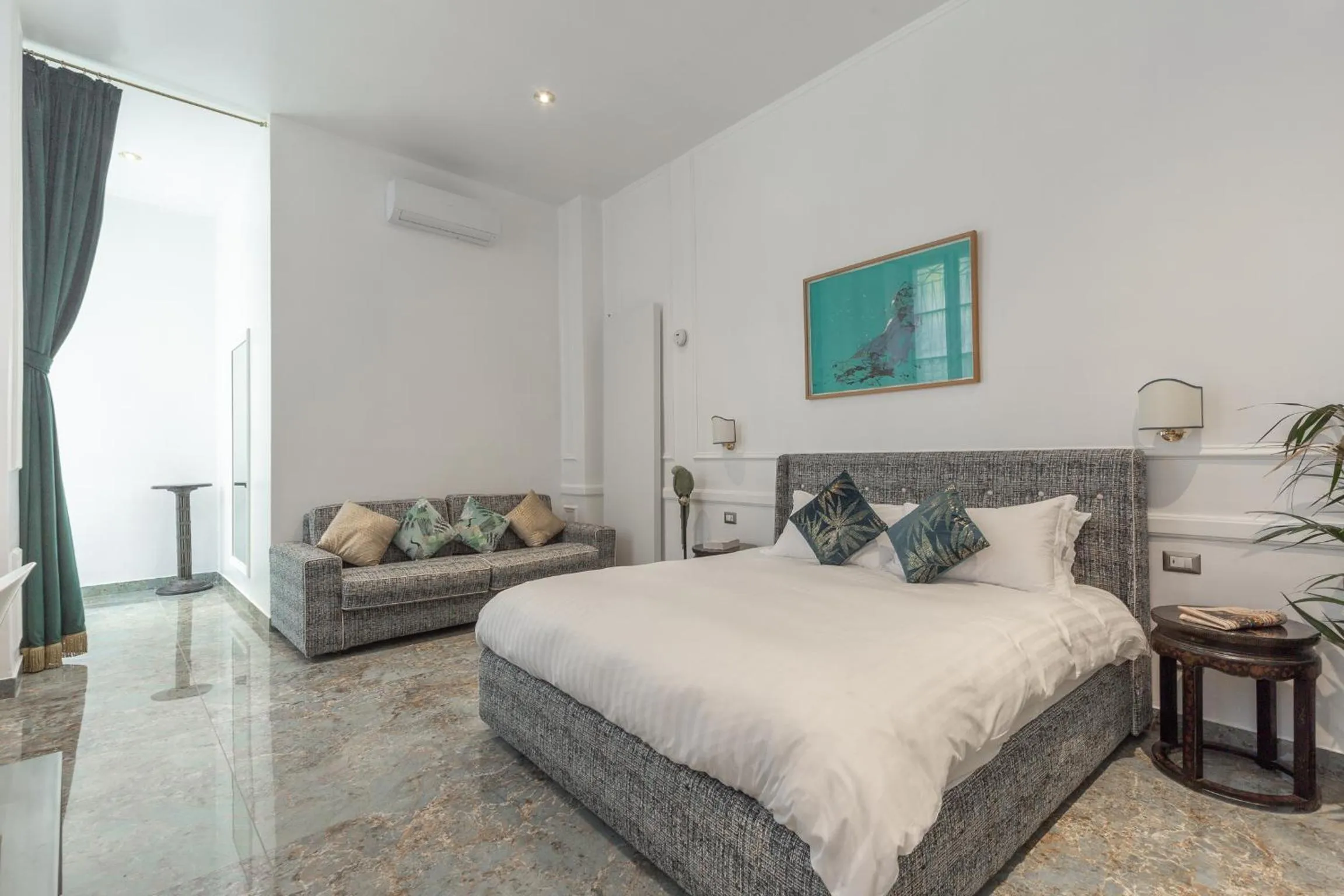 Bed in Duomo Smart Suites