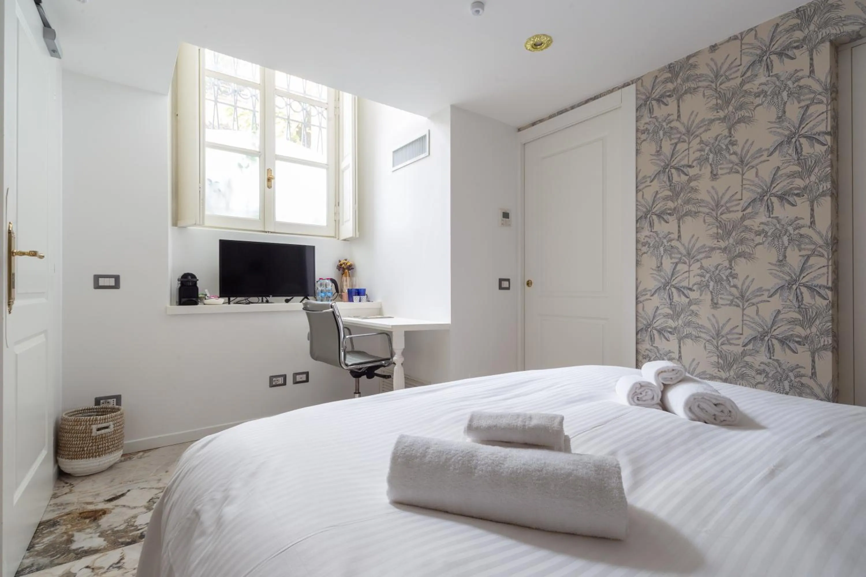 Bed in Duomo Smart Suites