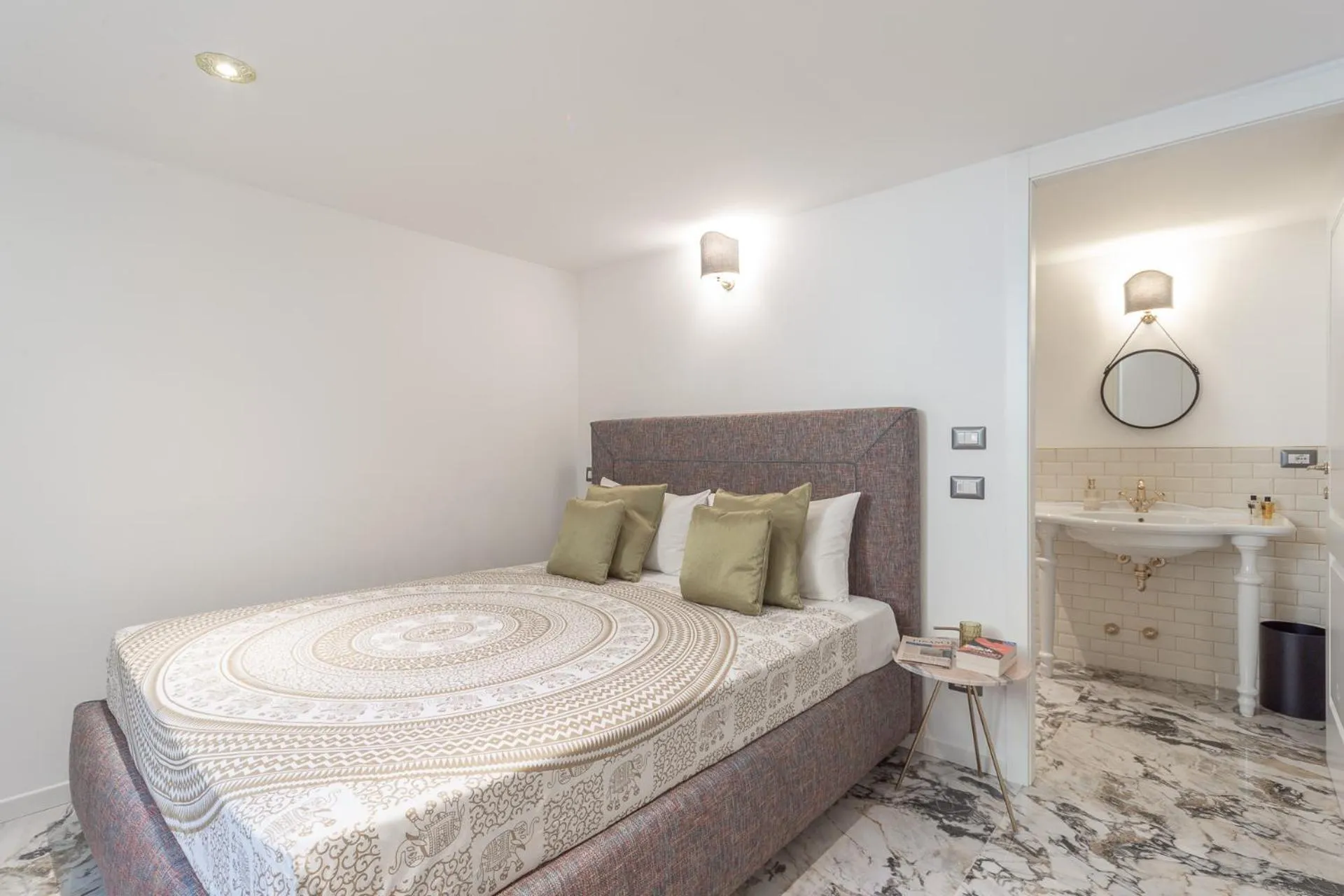 Bed in Duomo Smart Suites