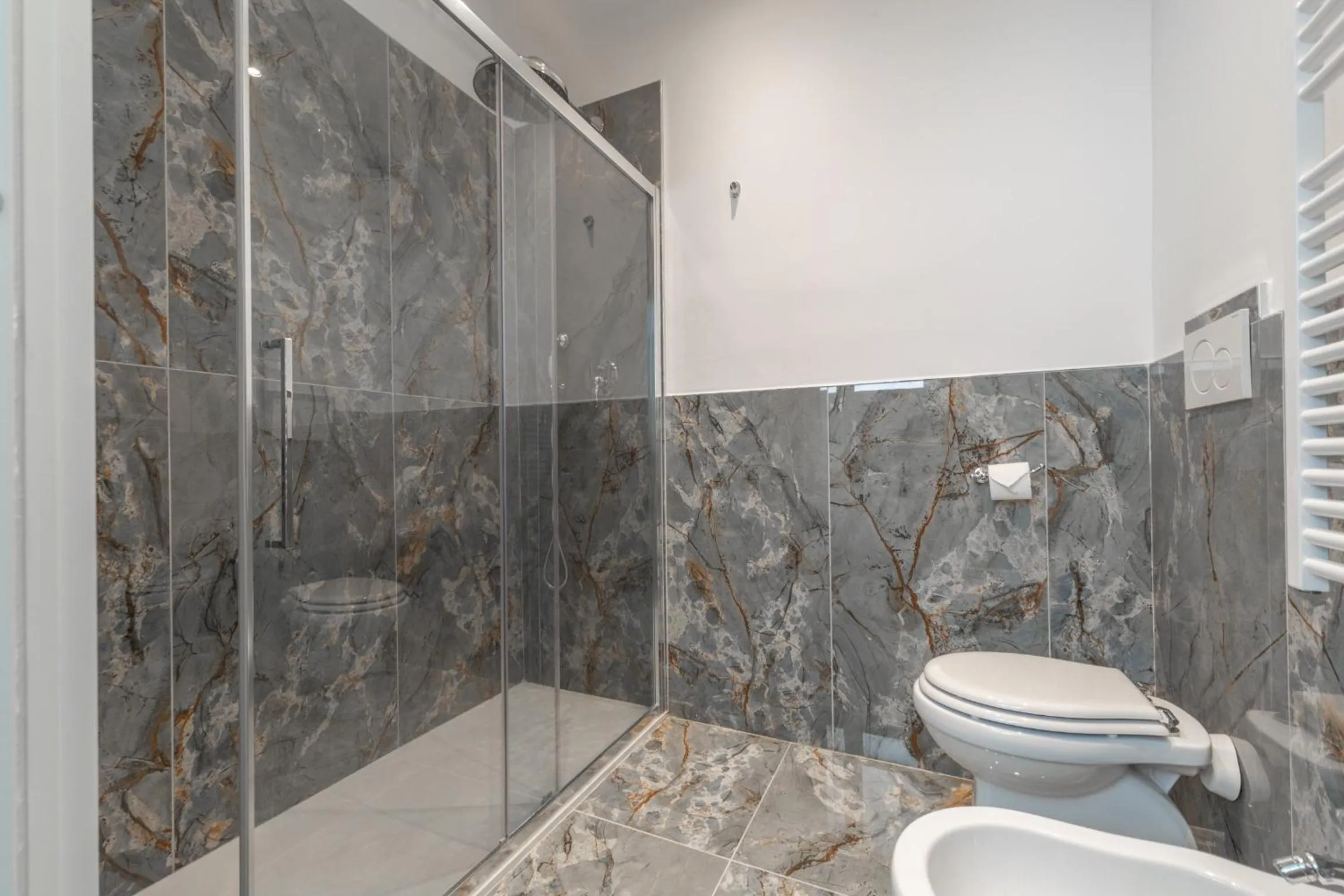 Shower in Duomo Smart Suites