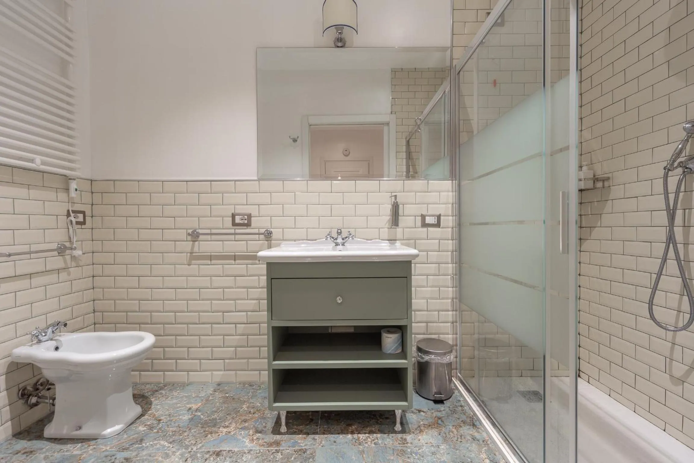 Shower in Duomo Smart Suites