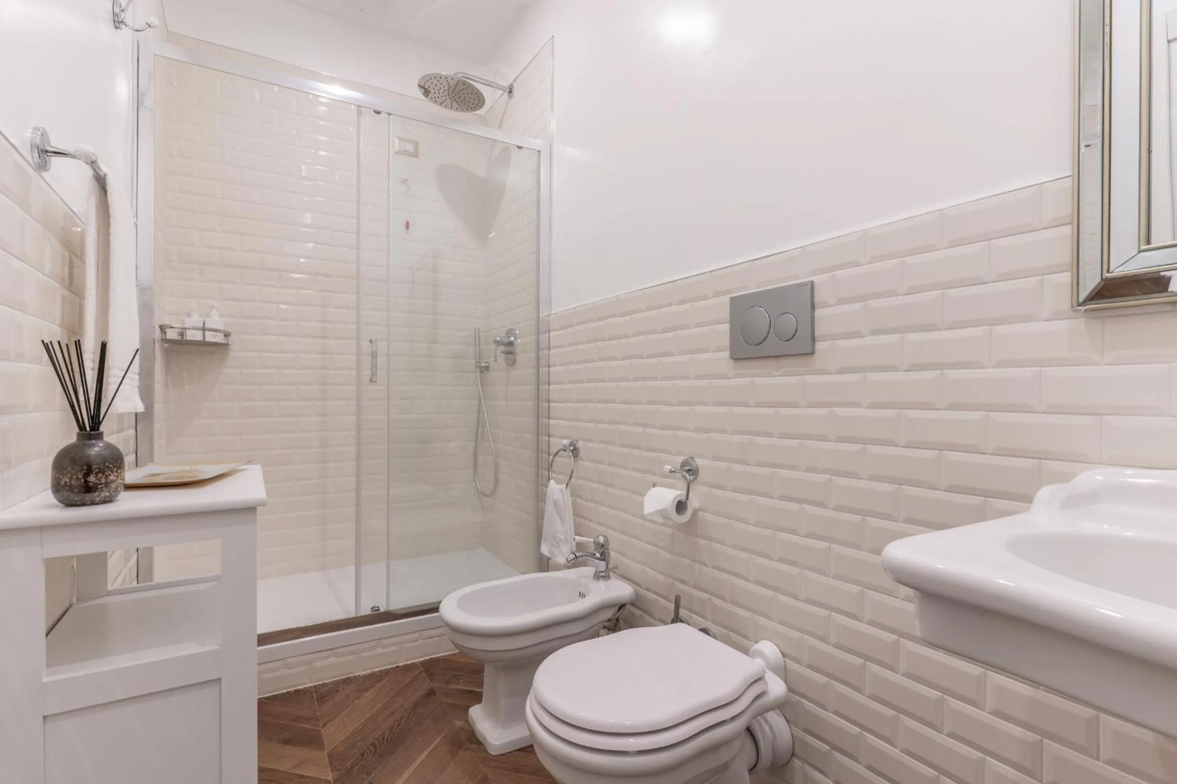 Shower in Duomo Smart Suites