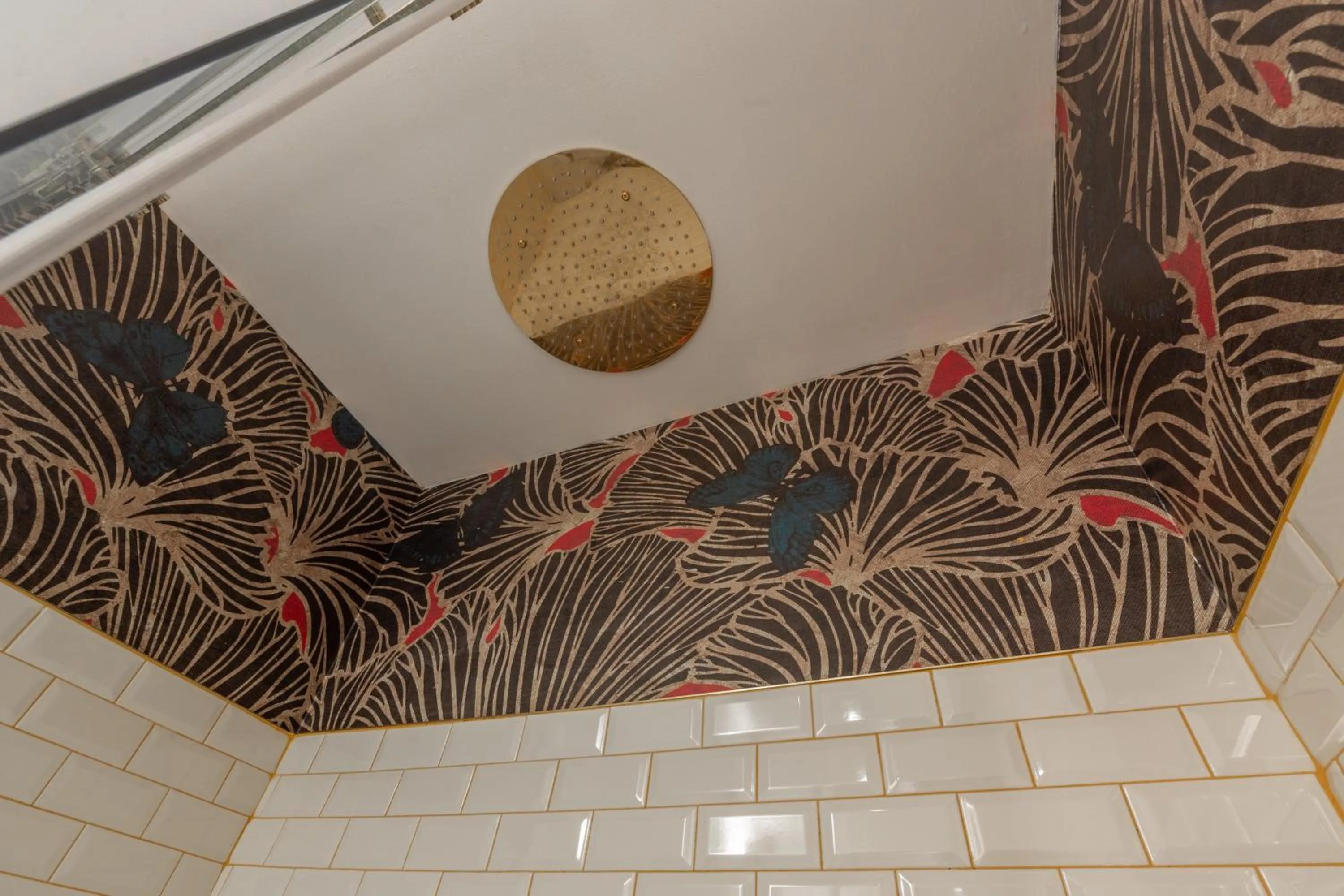 Shower in Duomo Smart Suites