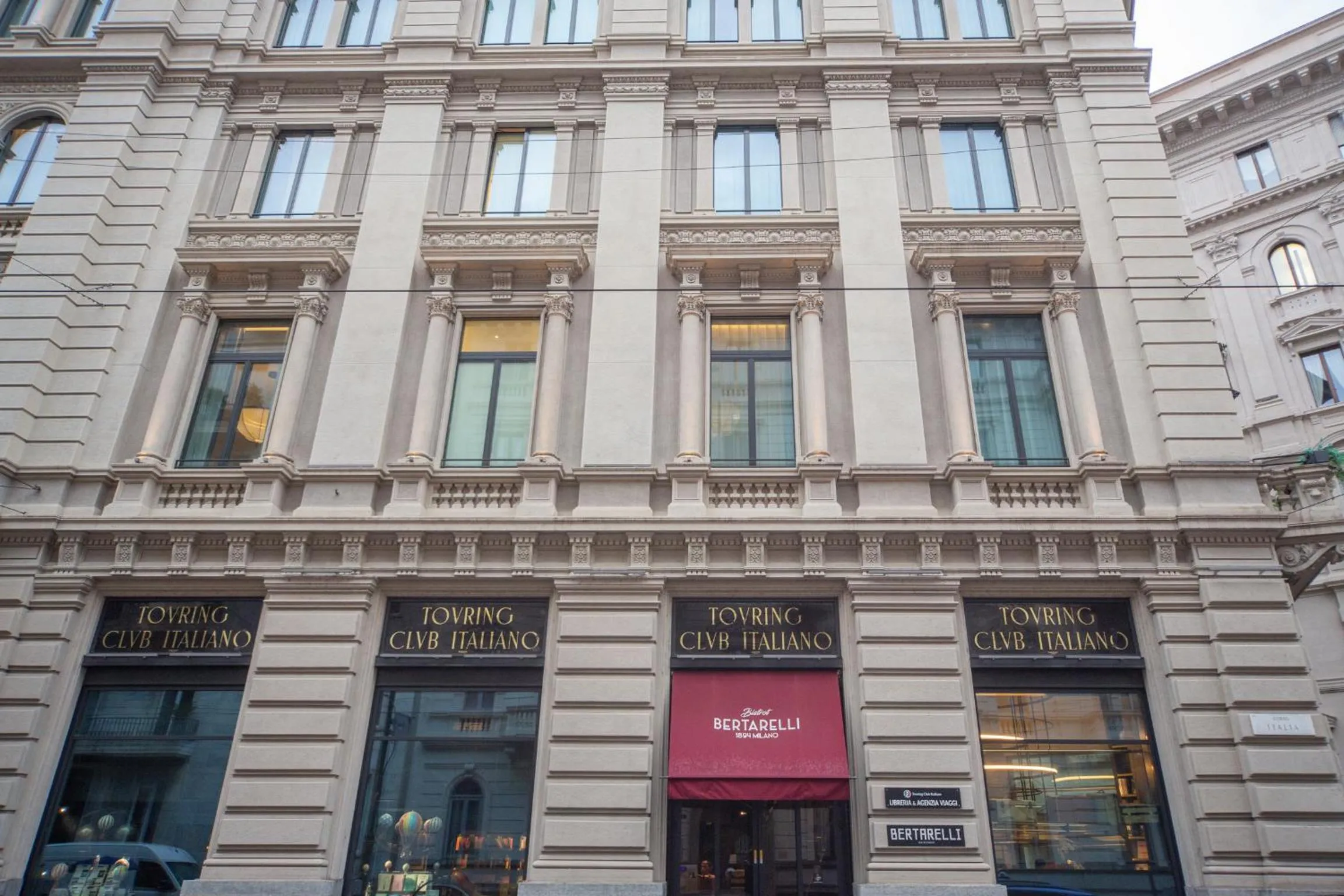 Breakfast in Duomo Smart Suites