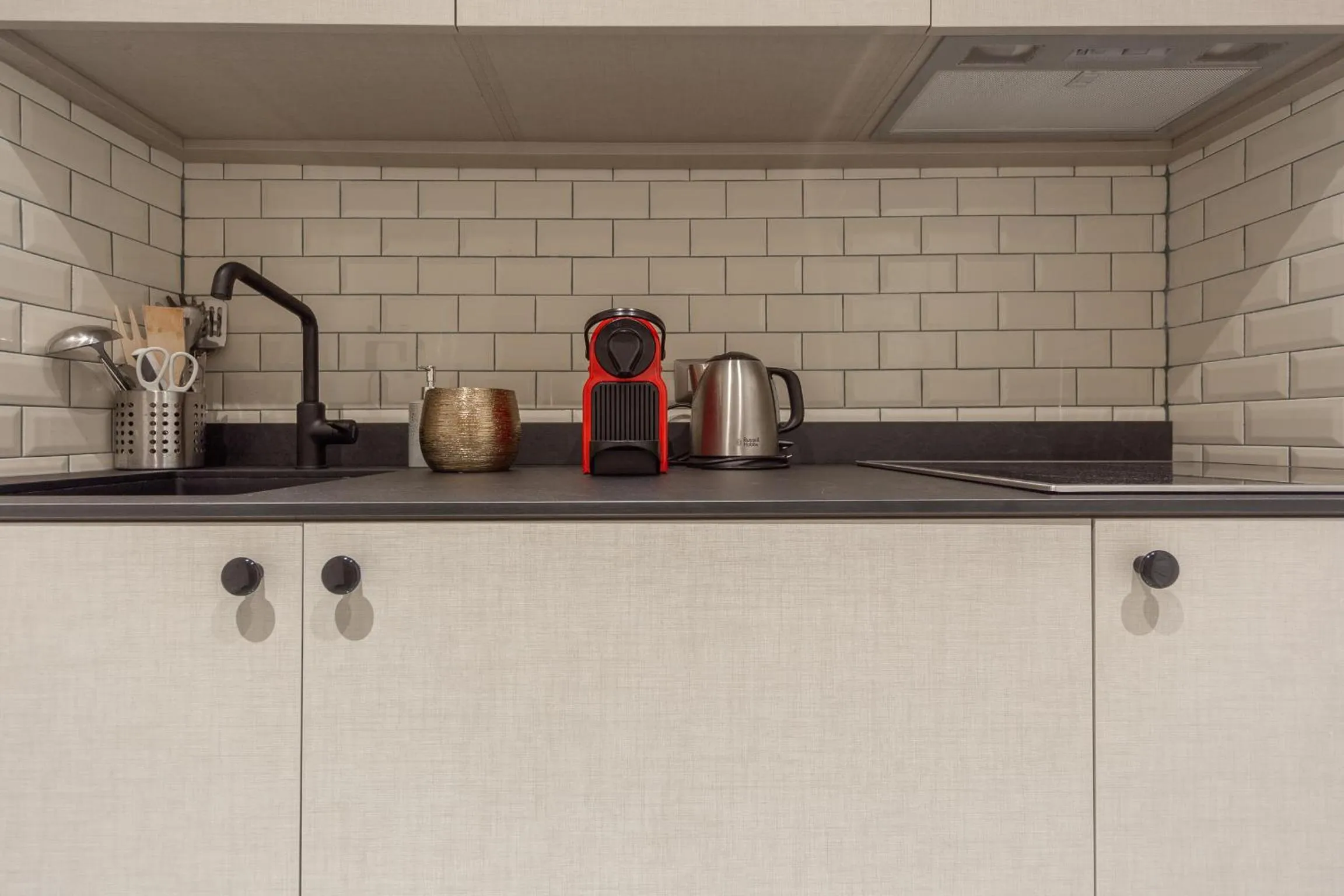 Coffee/tea facilities in Duomo Smart Suites