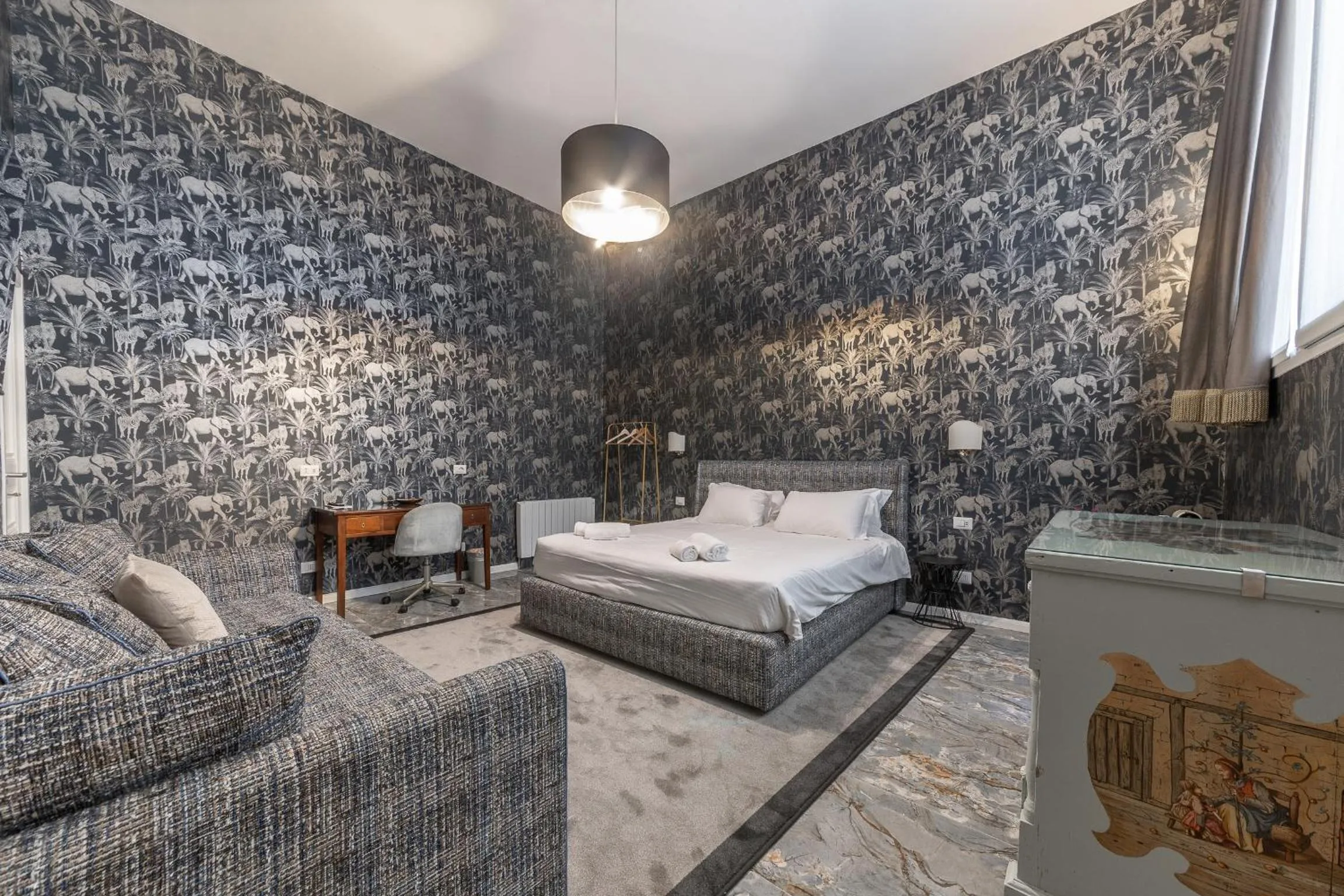 Photo of the whole room, Bed in Duomo Smart Suites