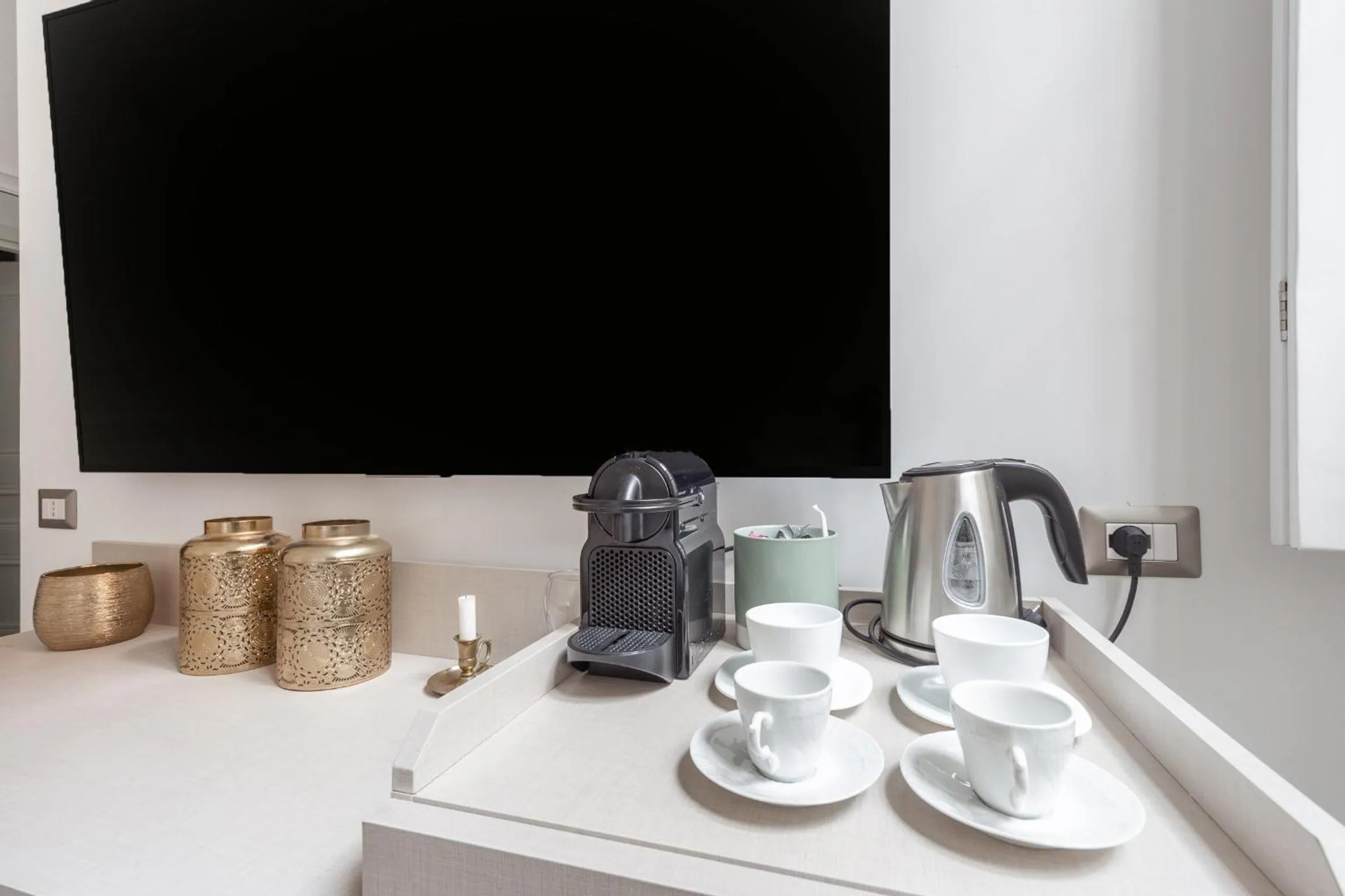 Coffee/tea facilities in Duomo Smart Suites