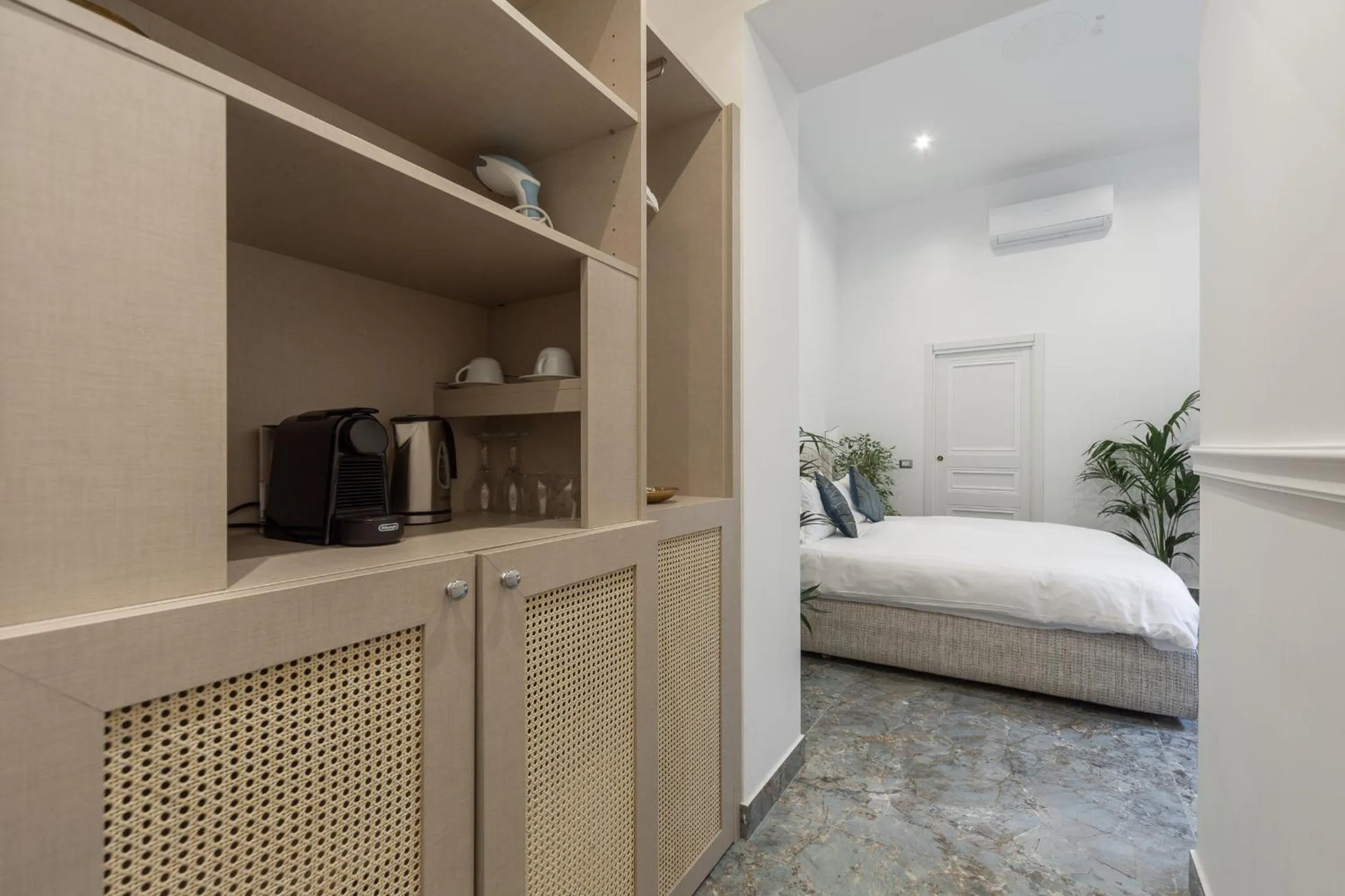 Kitchen or kitchenette, Bed in Duomo Smart Suites