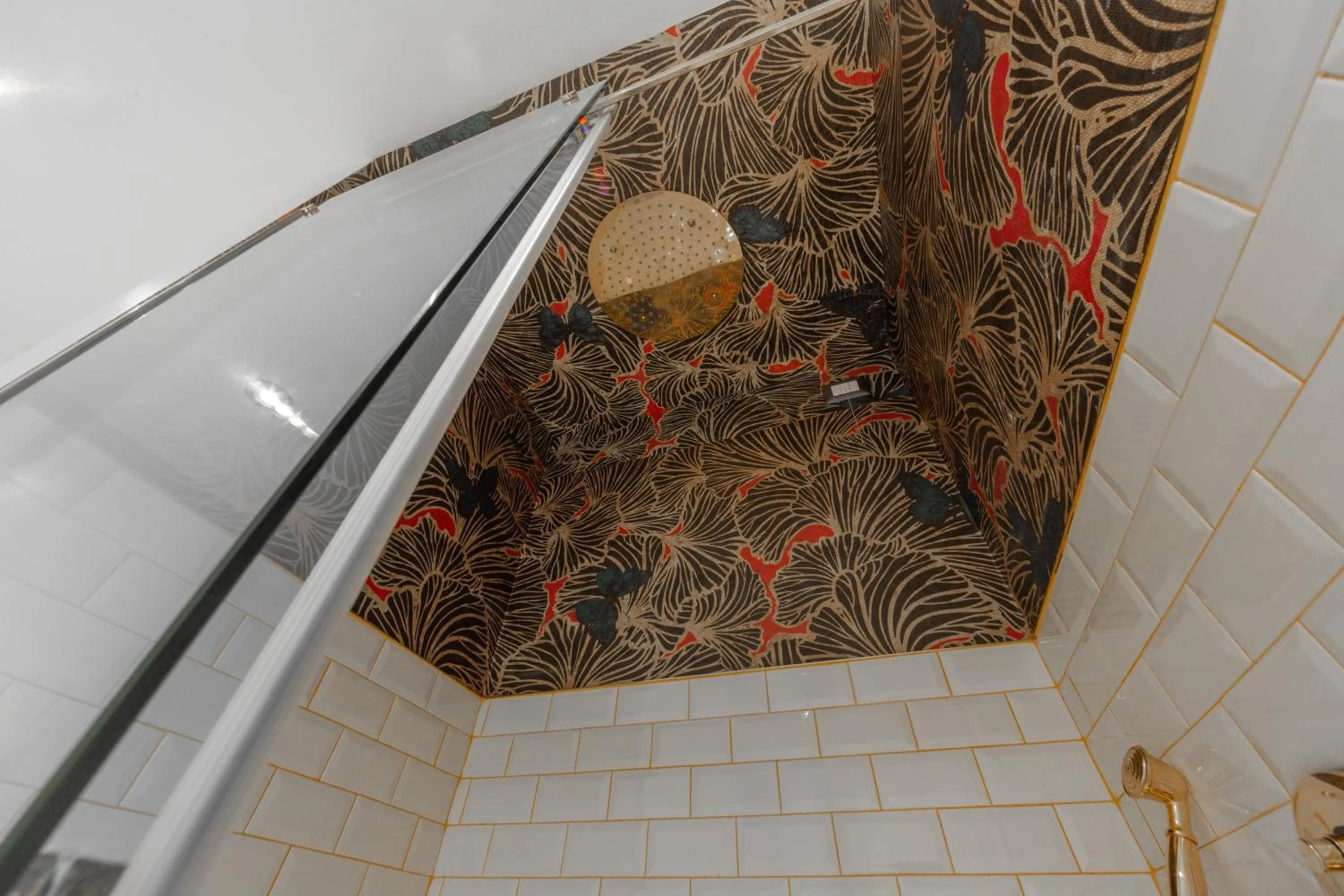 Shower in Duomo Smart Suites