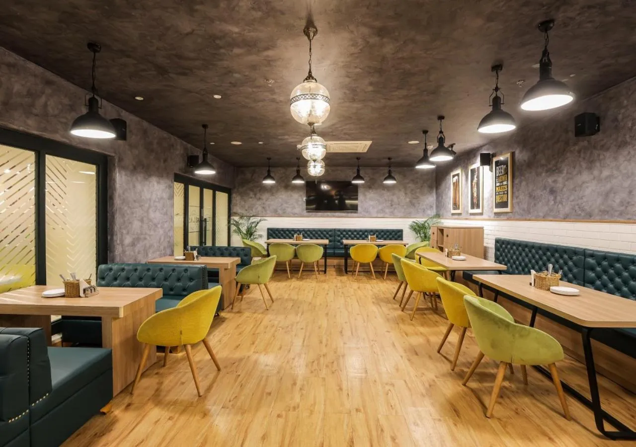 Restaurant/places to eat in Bloom Hotel - Jalandhar