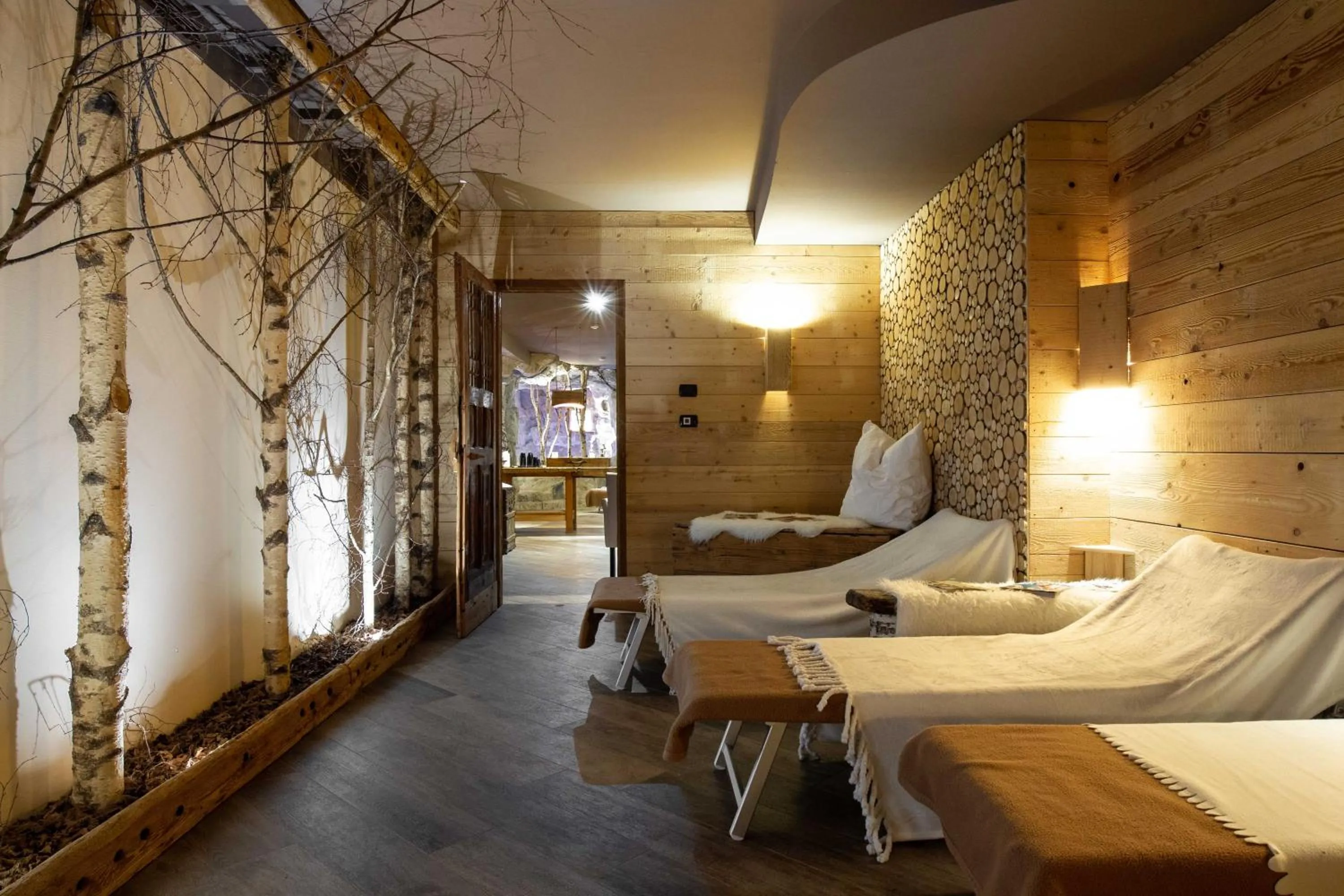 Swimming pool, Bed in Hotel Astoria