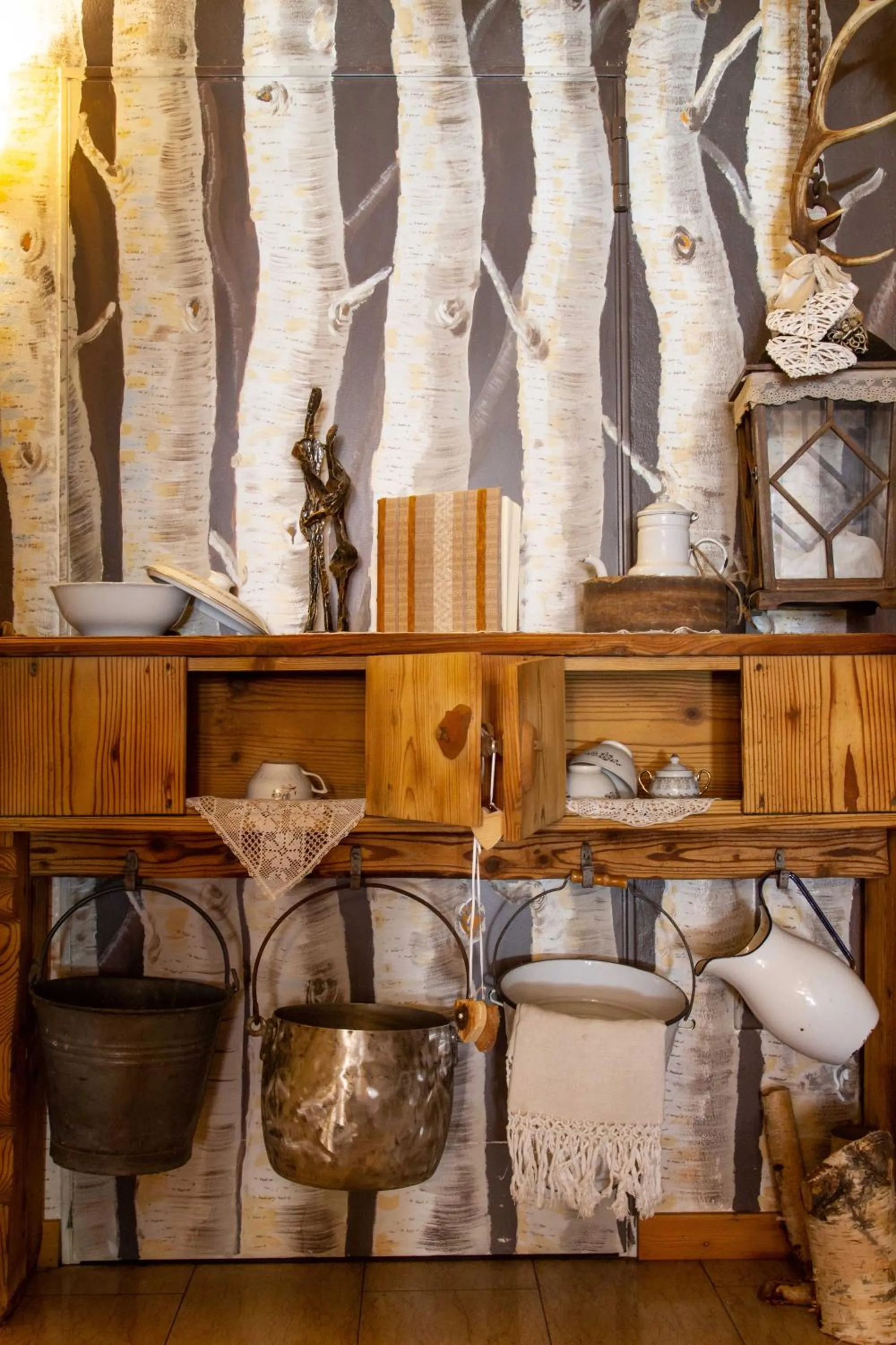 Decorative detail in Hotel Astoria