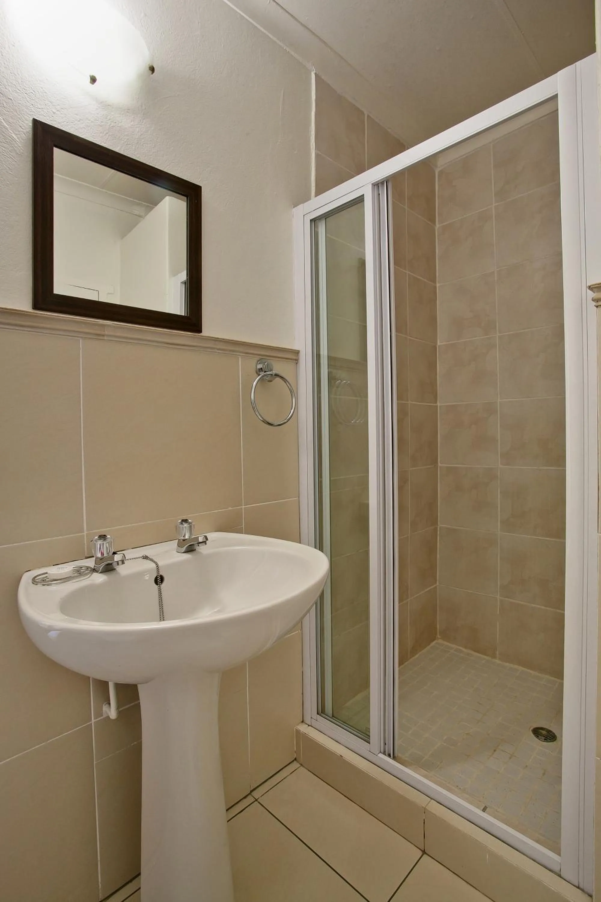 Shower in No 66 Sandton Lodge
