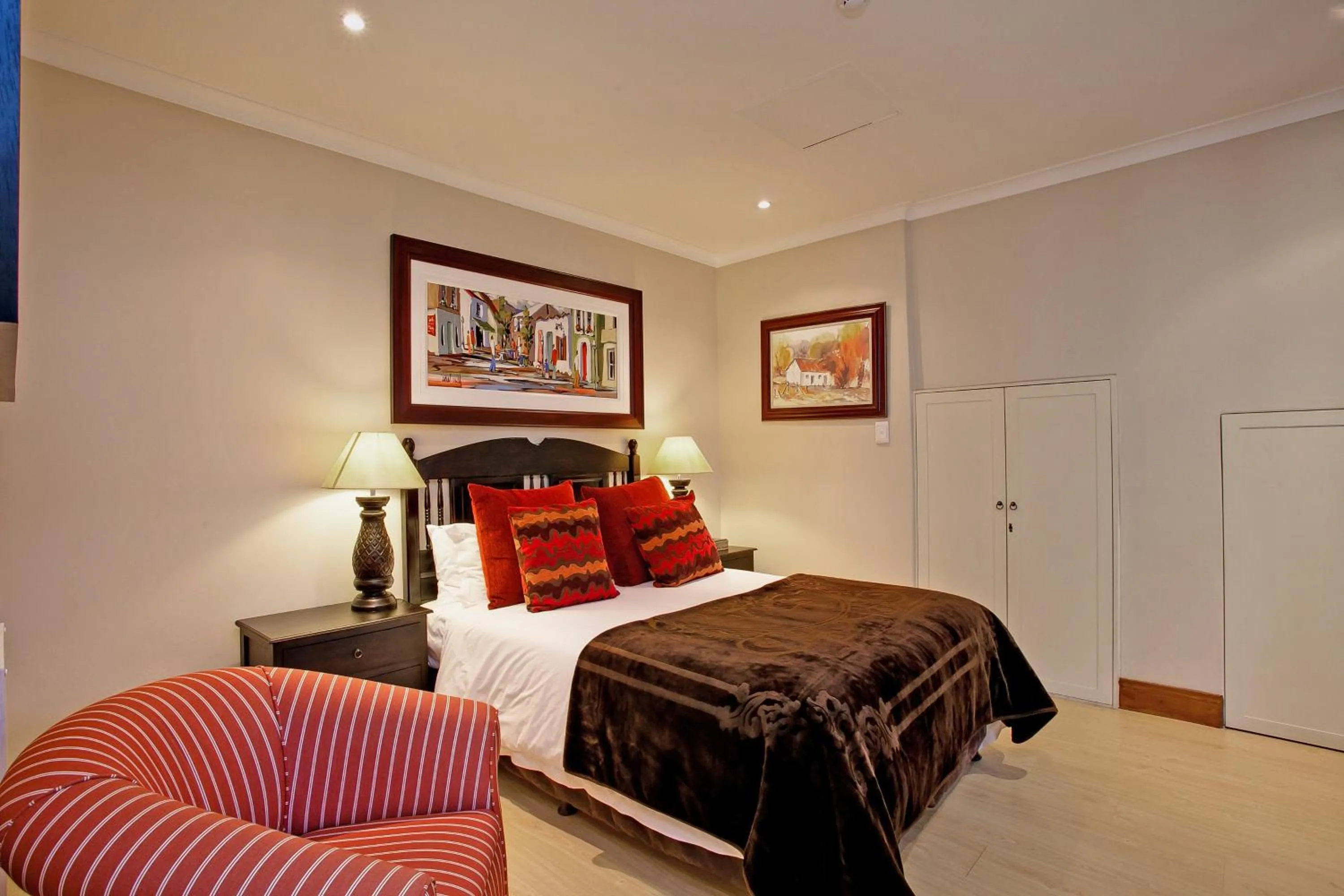 Photo of the whole room, Bed in No 66 Sandton Lodge