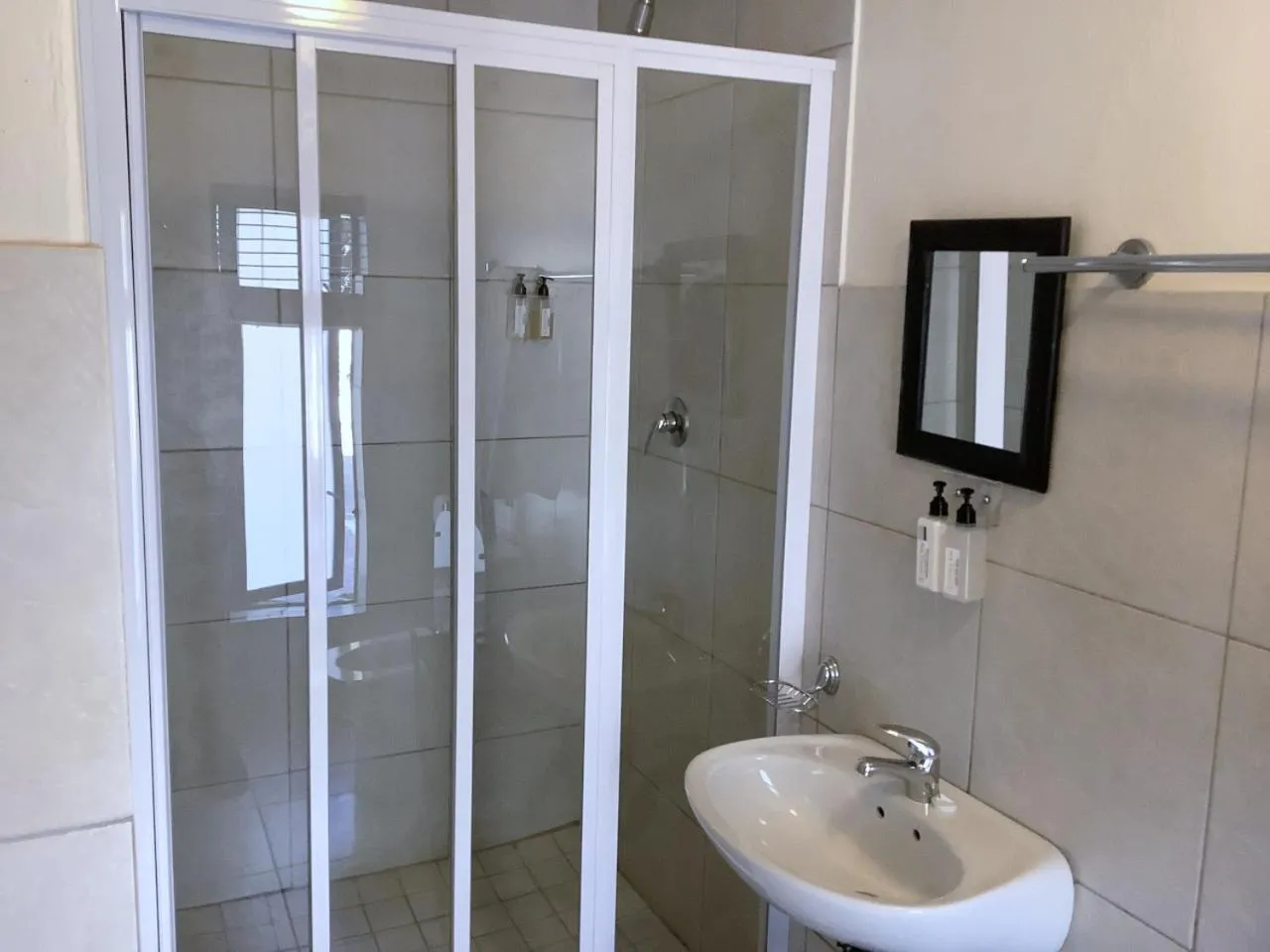 Shower in No 66 Sandton Lodge