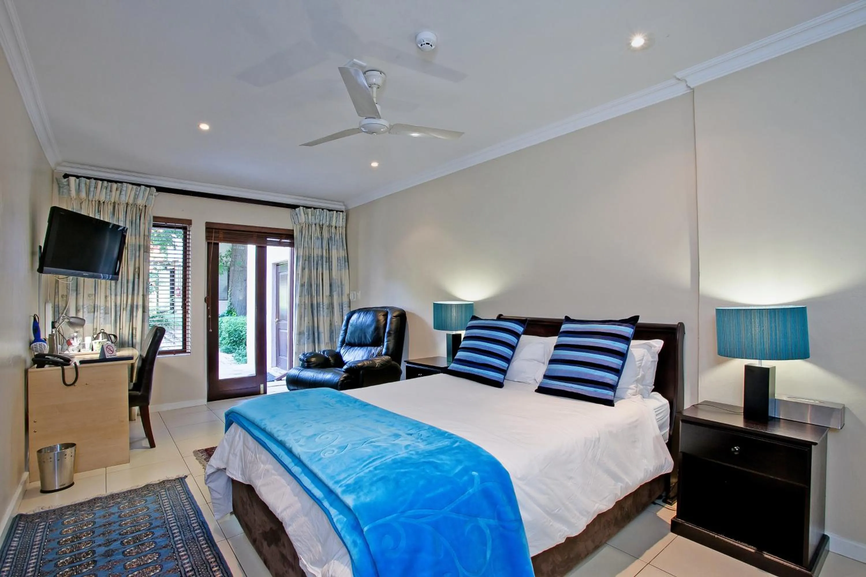 Bed in No 66 Sandton Lodge