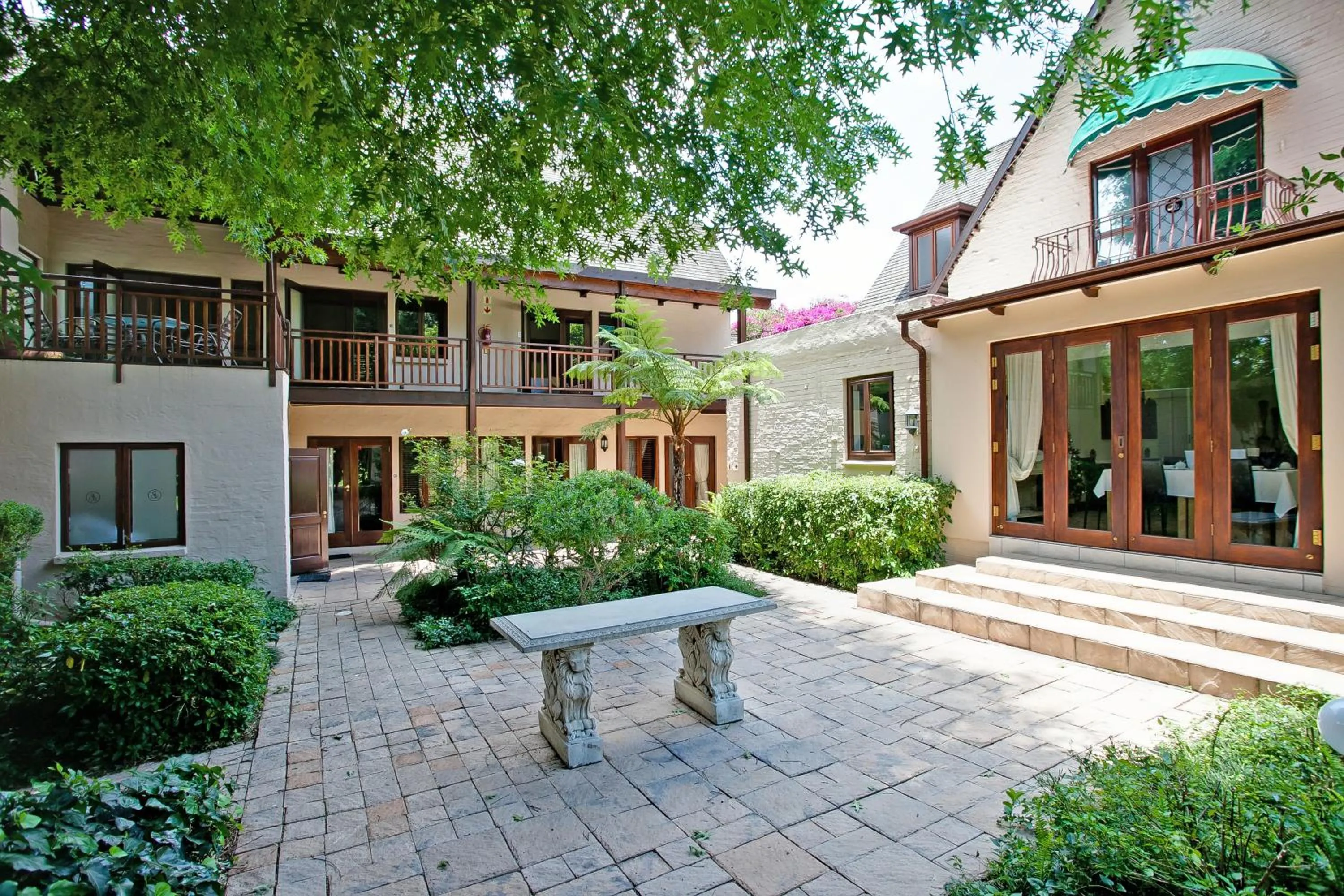 Inner courtyard view in No 66 Sandton Lodge