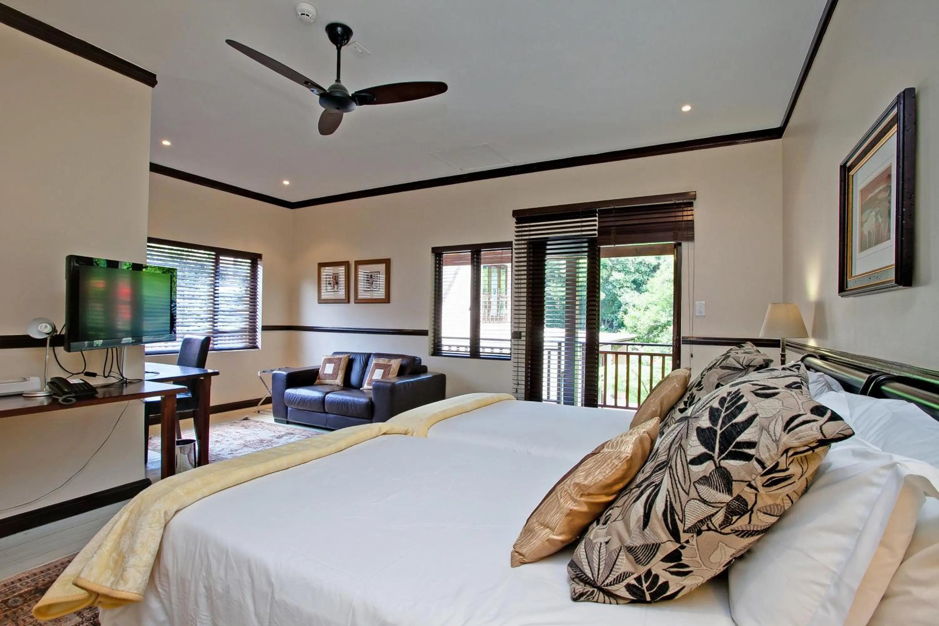 Photo of the whole room, Bed in No 66 Sandton Lodge