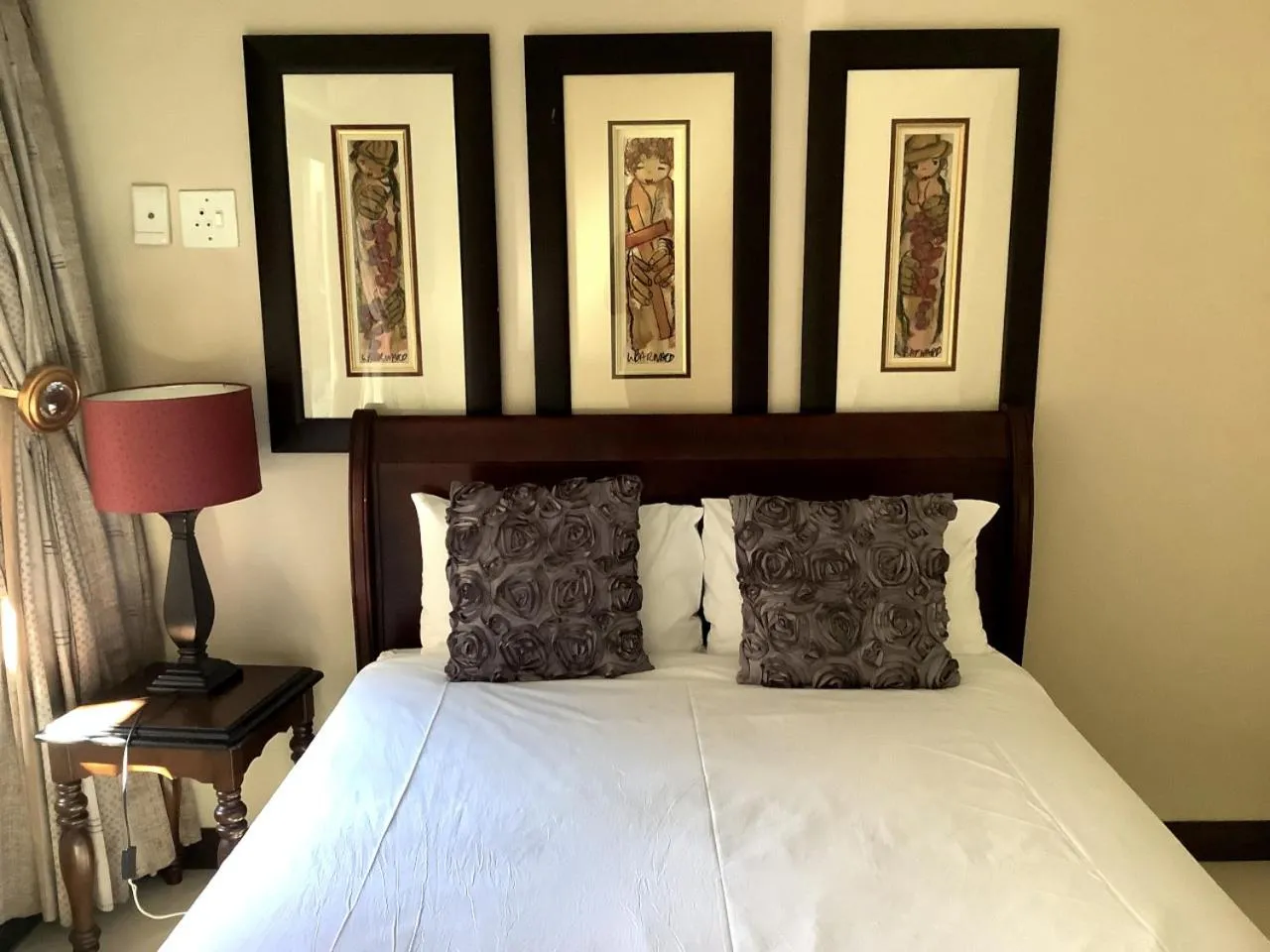 Bed in No 66 Sandton Lodge