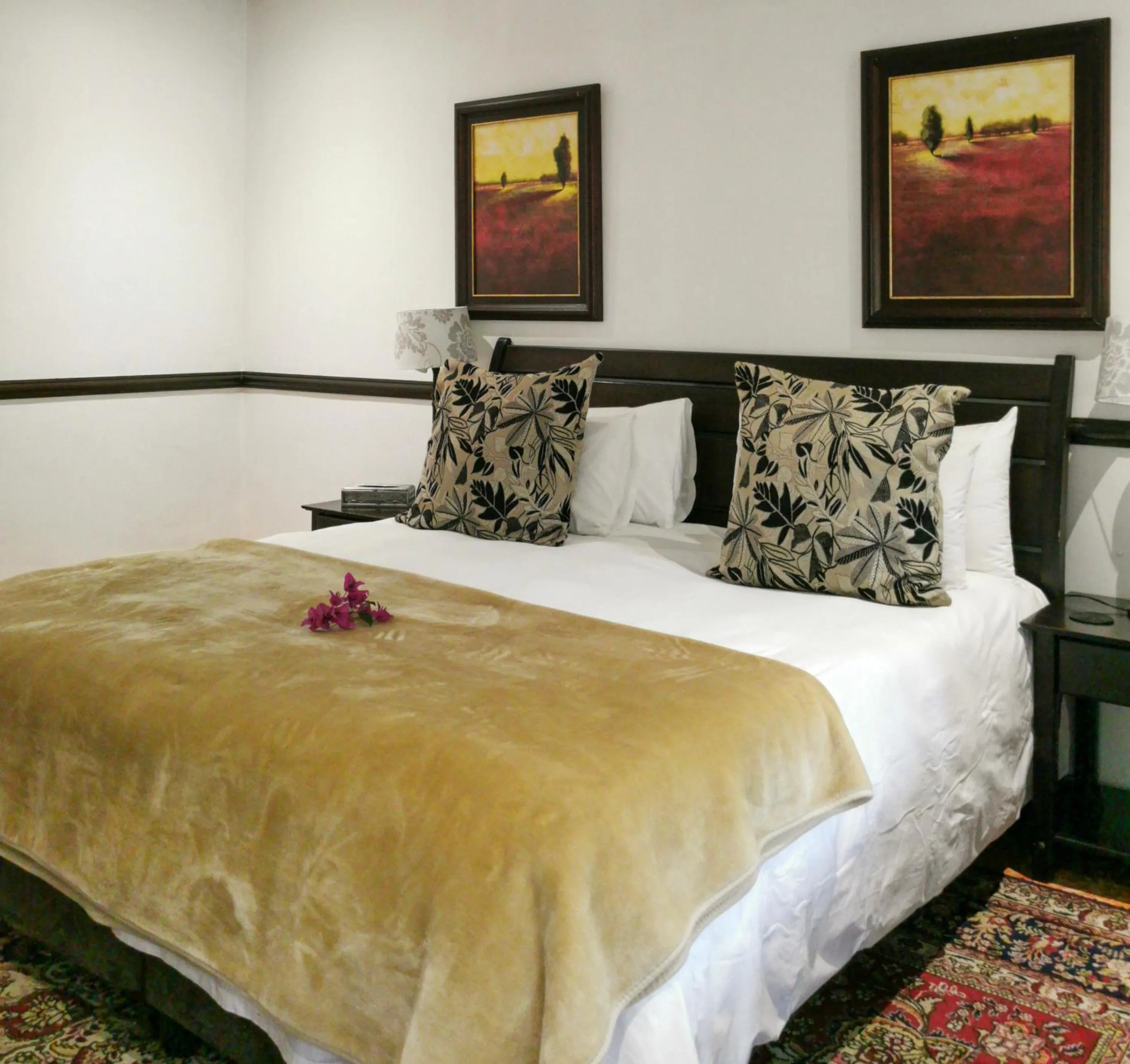 Bed in No 66 Sandton Lodge