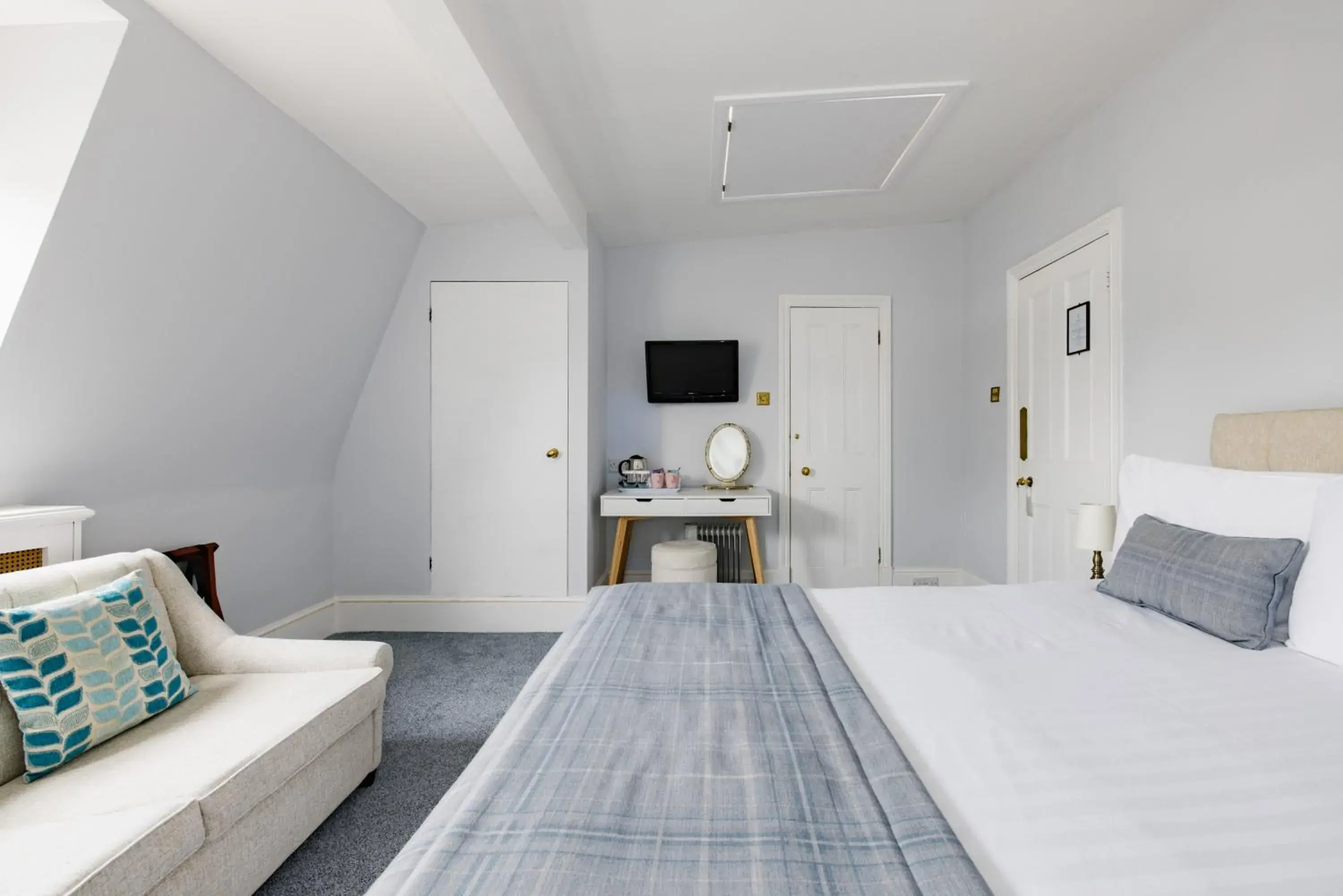 Photo of the whole room, Bed in The Abbey Notting Hill Photo of the whole room, Bed in The Abbey Notting Hill