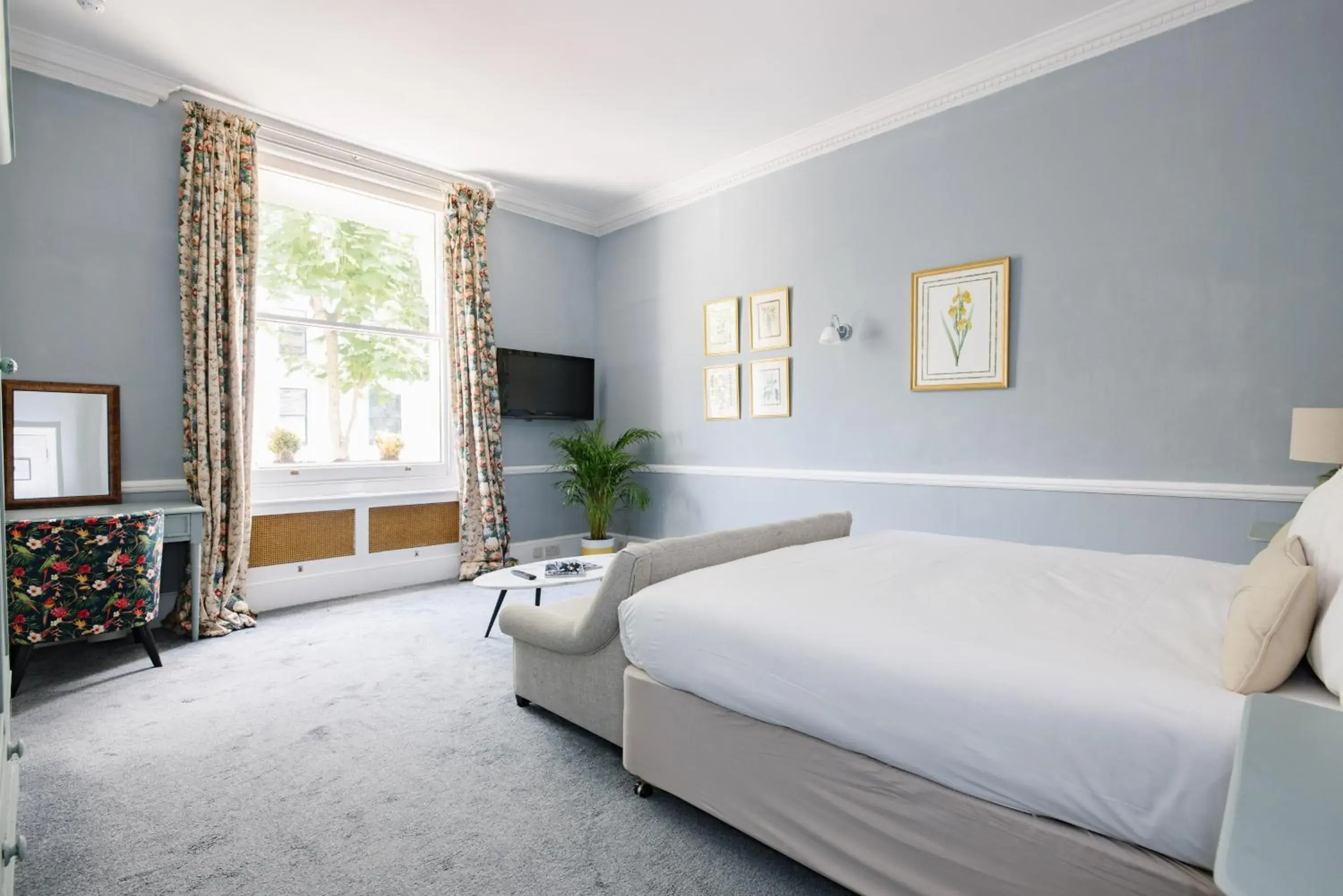 Deluxe Double or Twin Room in The Abbey Notting Hill Deluxe Double or Twin Room in The Abbey Notting Hill