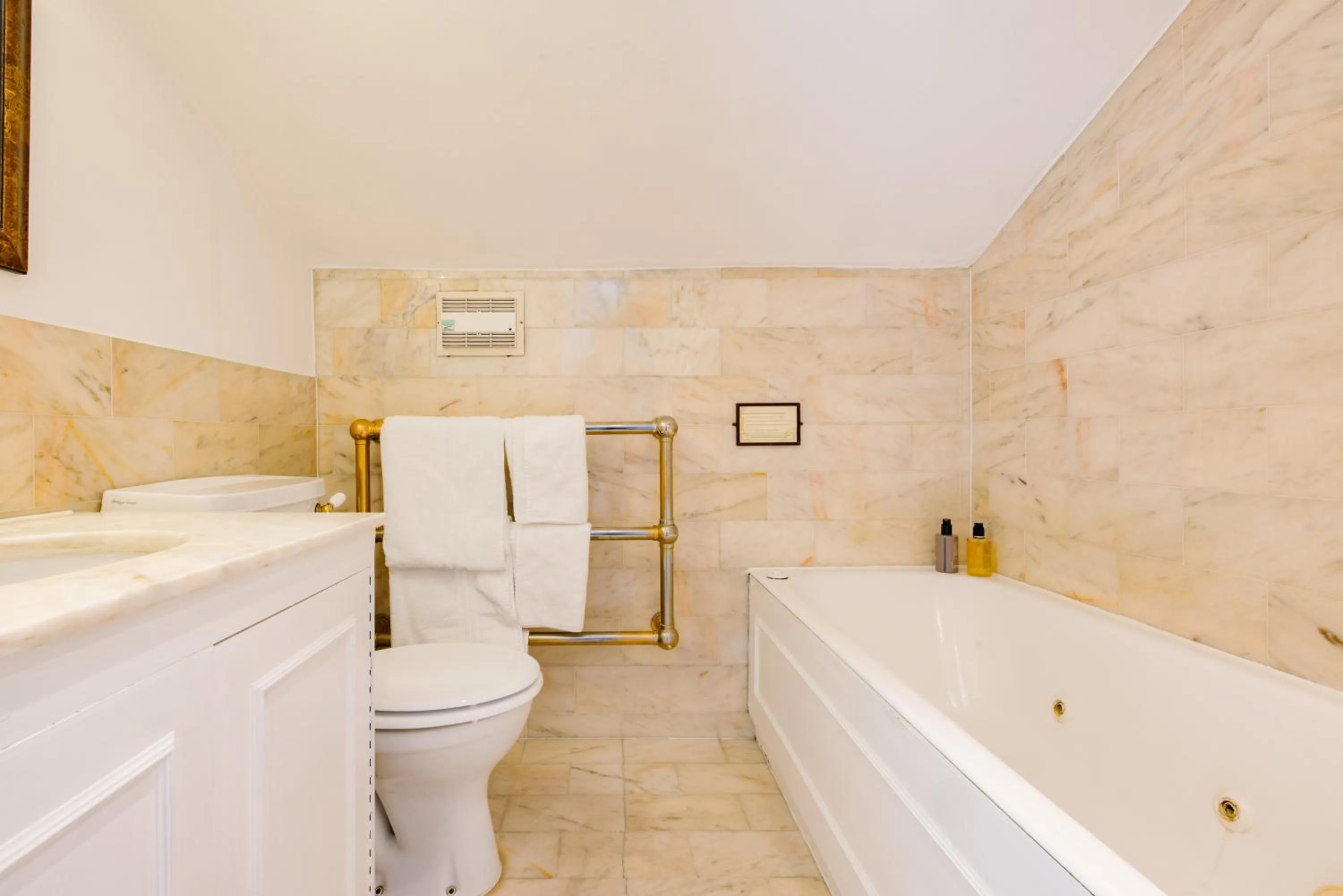 Toilet in The Abbey Notting Hill