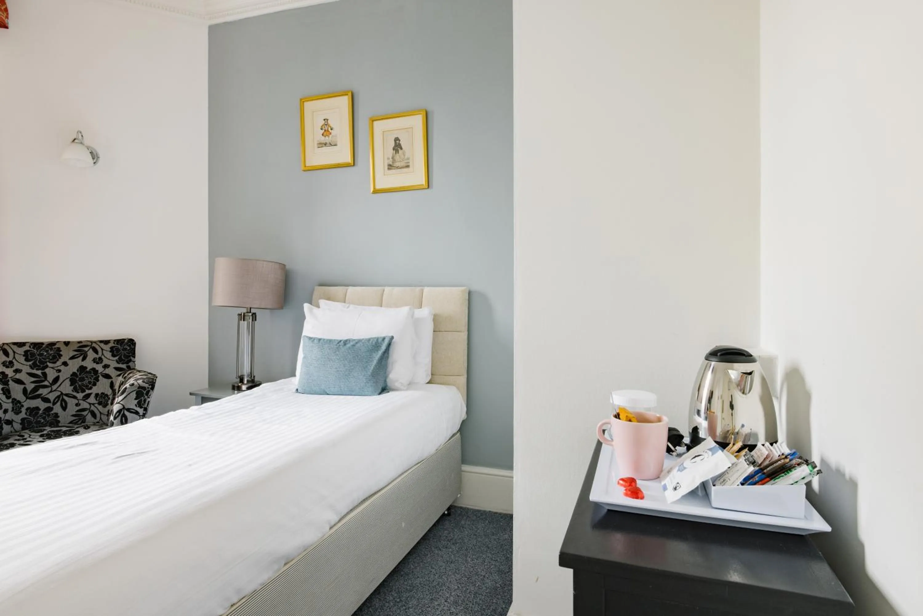 Bedroom, Bed in The Abbey Notting Hill