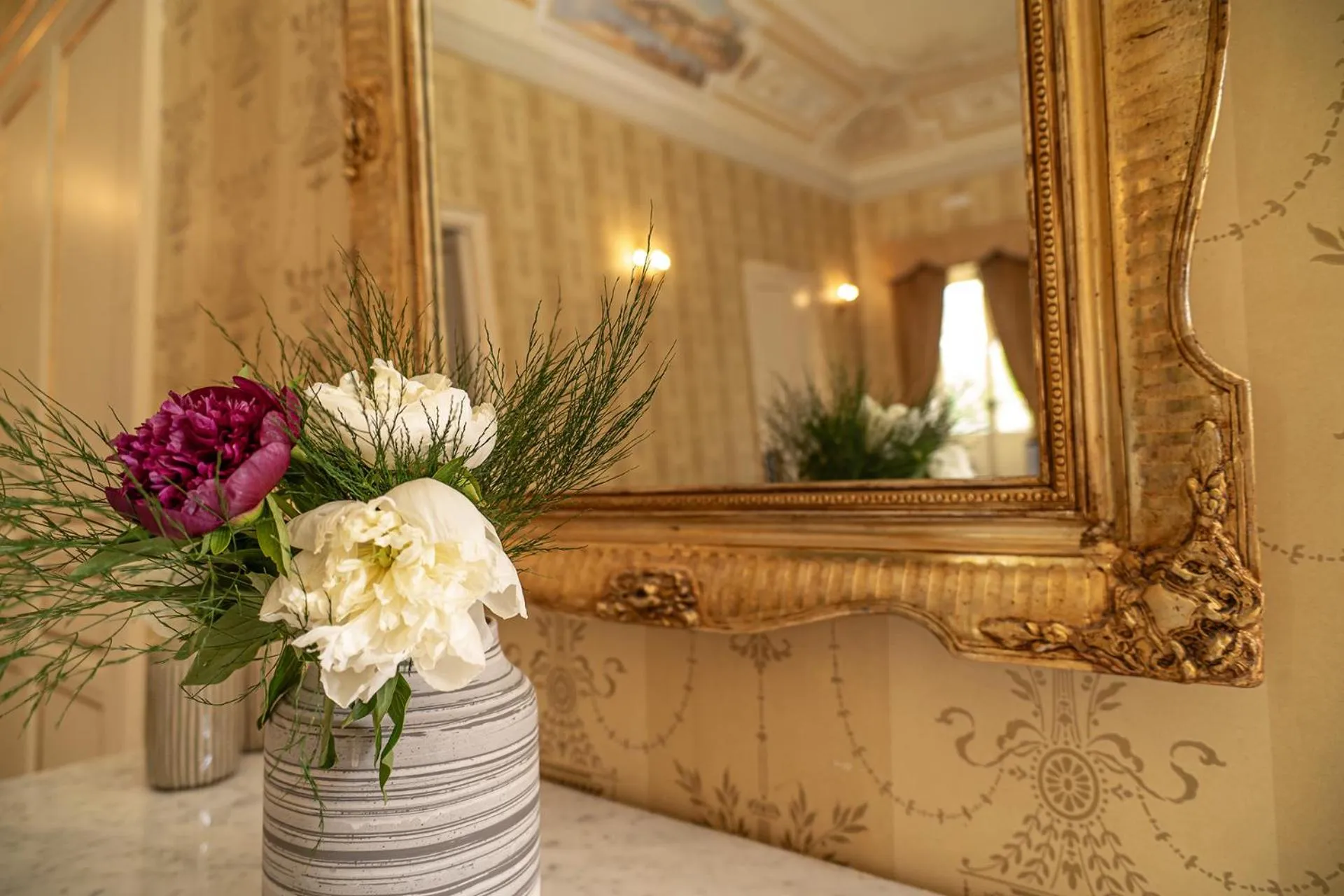 Decorative detail in Villa Del Lauro