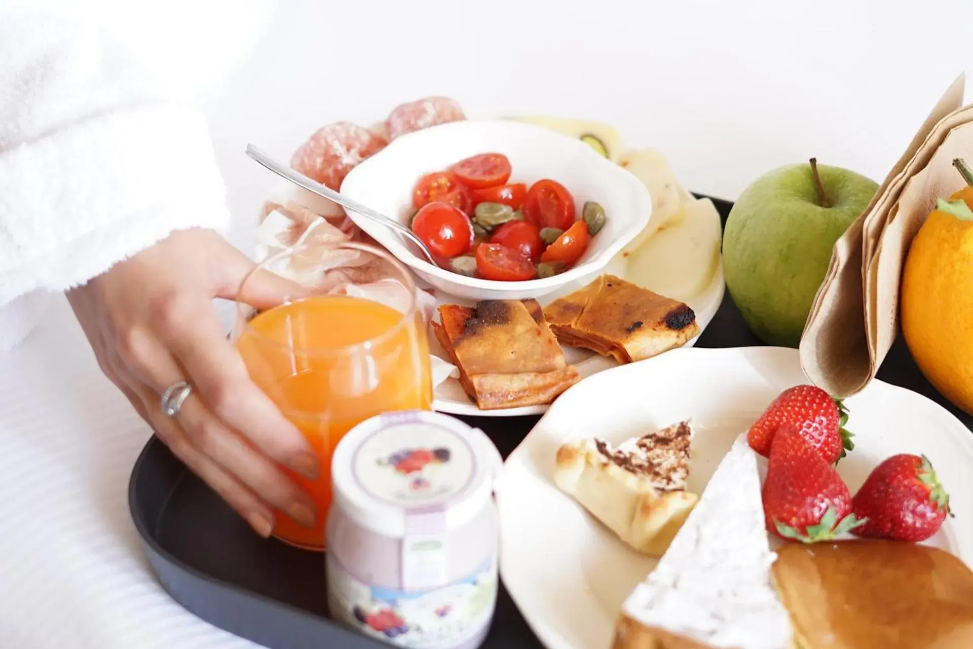 Breakfast in Villa Del Lauro Breakfast in Villa Del Lauro