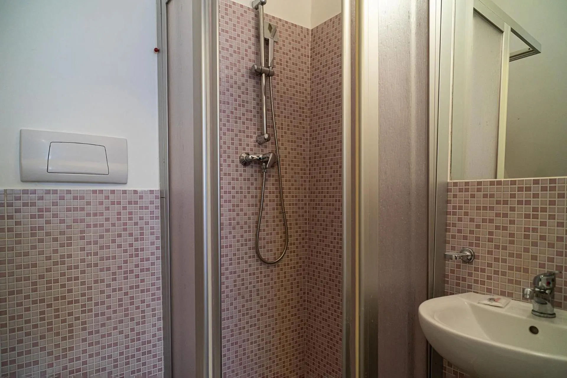 Shower in Villa Del Lauro